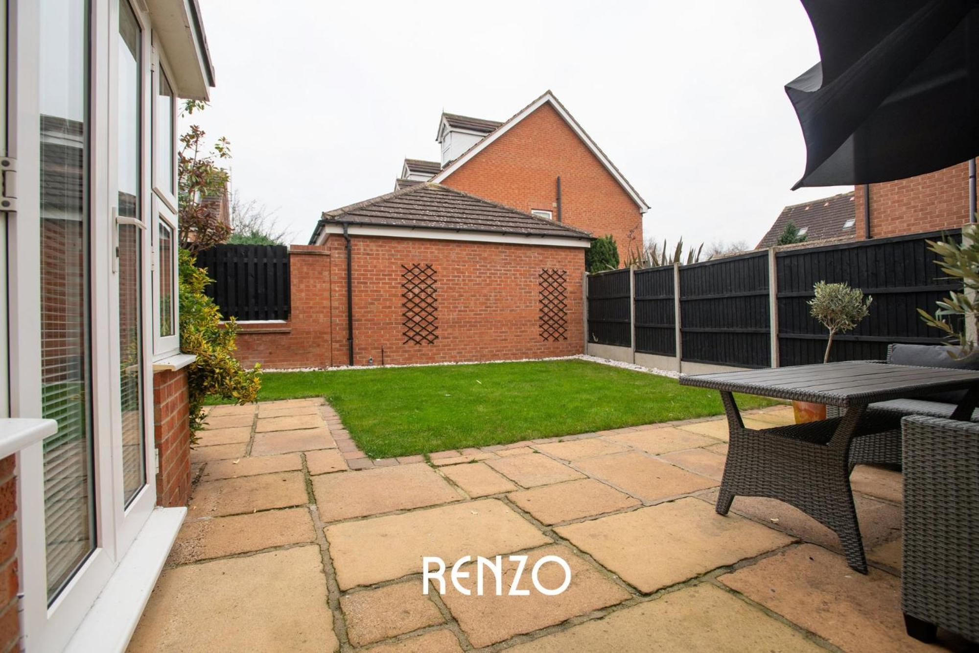 Incredible And Charming 4-bed In By Renzo, Free Parking, Close To Hospital! Apartment