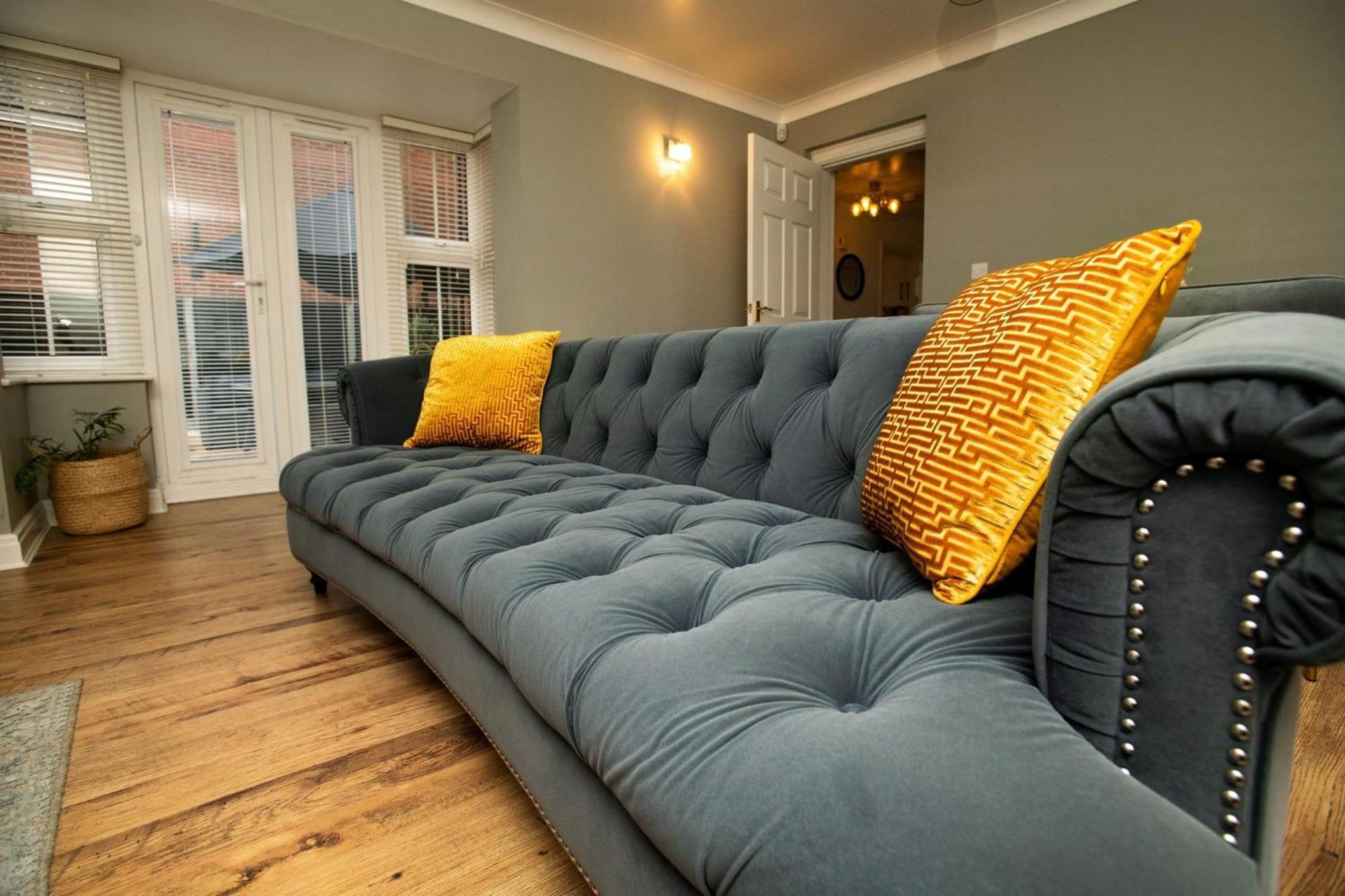 Apartment Incredible And Charming 4-bed In By Renzo, Free Parking, Close To Hospital!