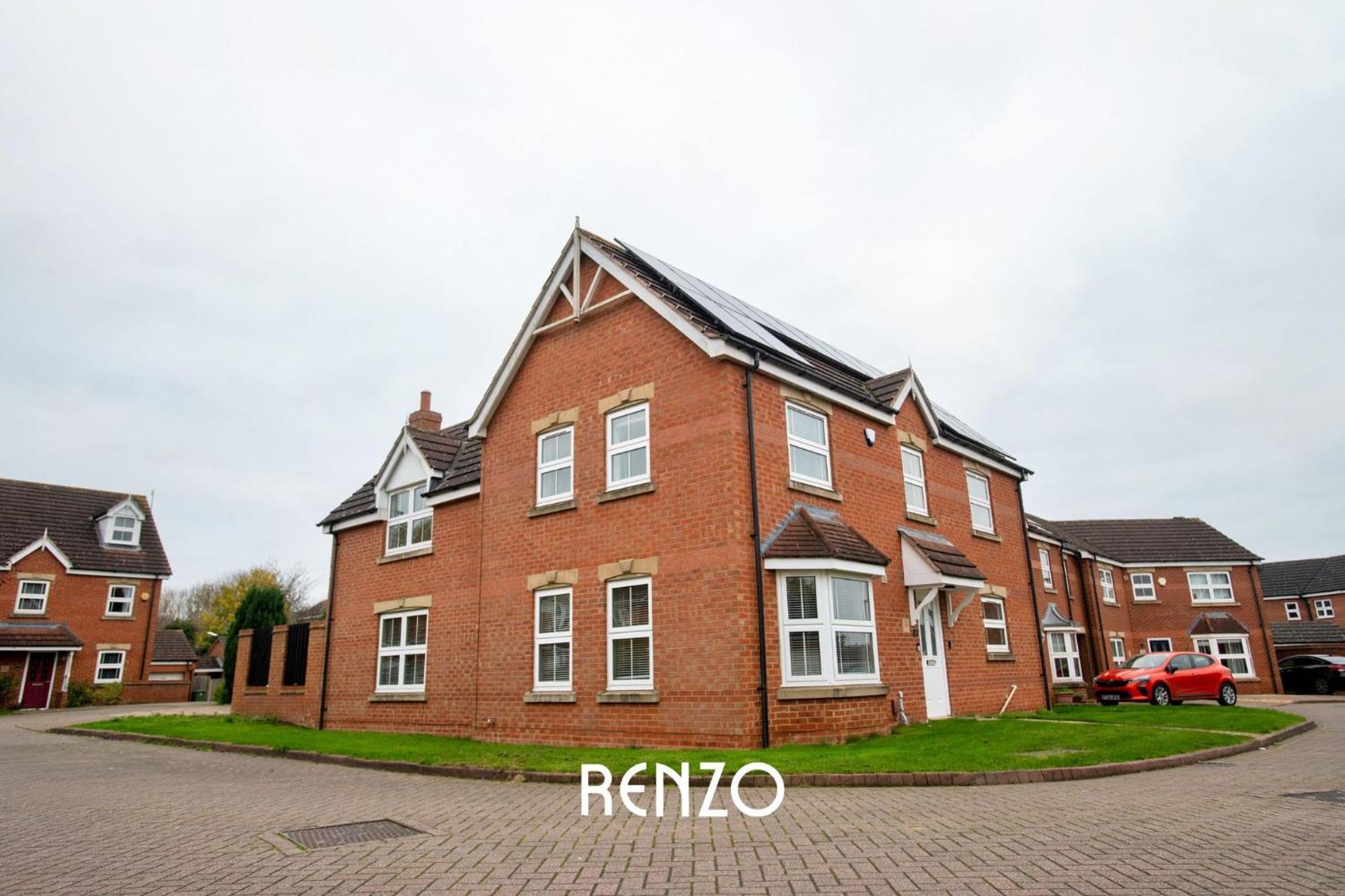 Incredible And Charming 4-bed In By Renzo, Free Parking, Close To Hospital! Apartment *