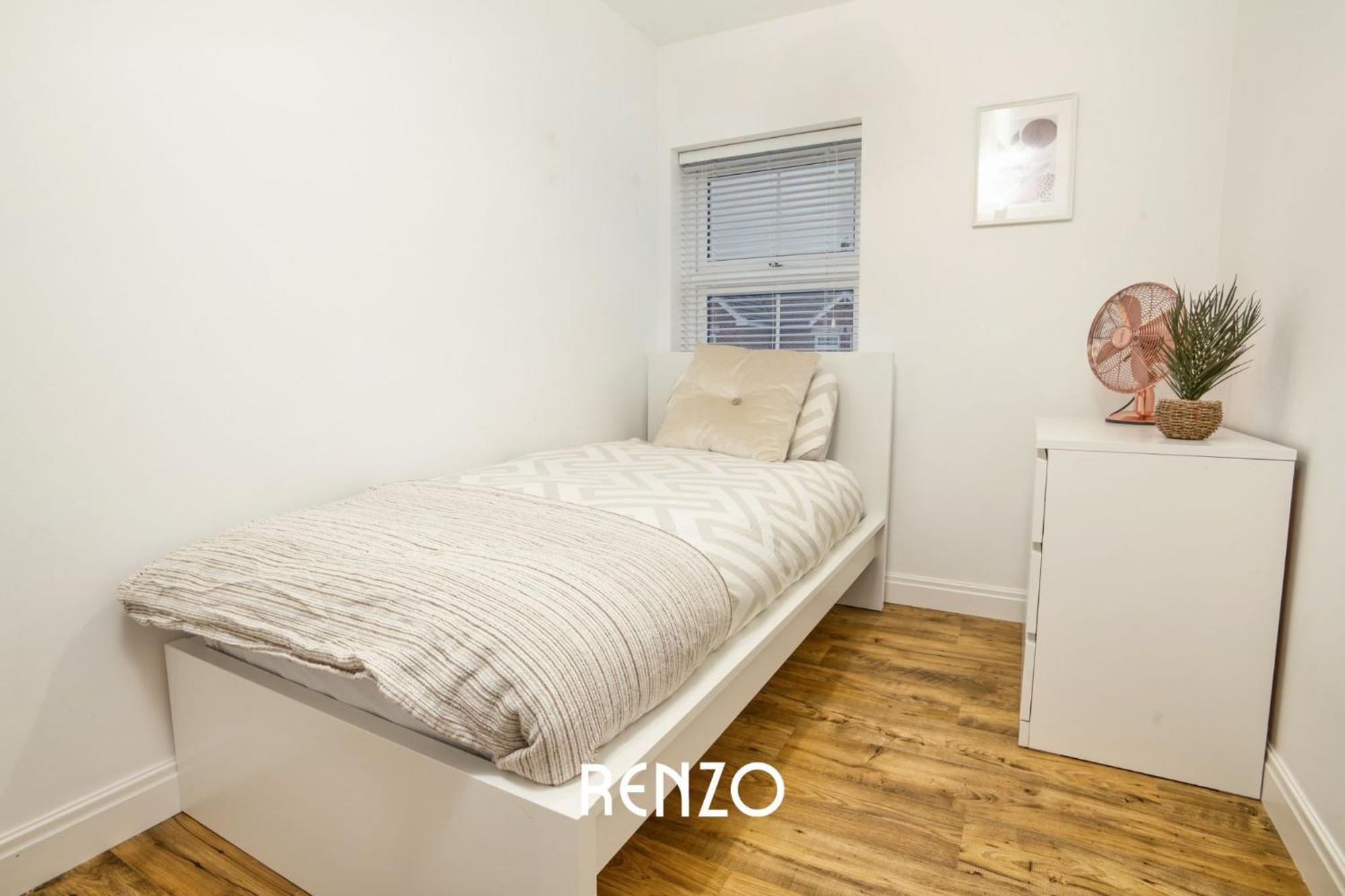 Apartment Incredible And Charming 4-bed In By Renzo, Free Parking, Close To Hospital! *