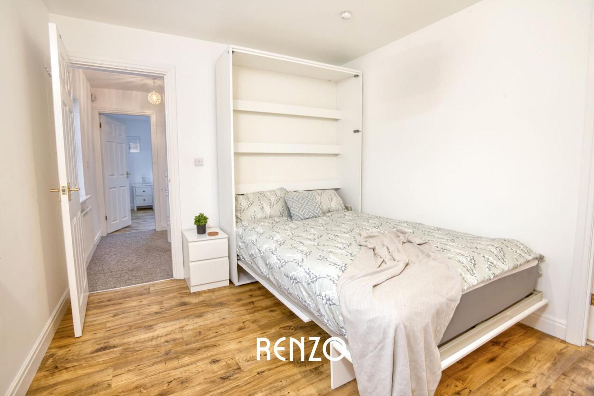 Incredible And Charming 4-bed In By Renzo, Free Parking, Close To Hospital! *