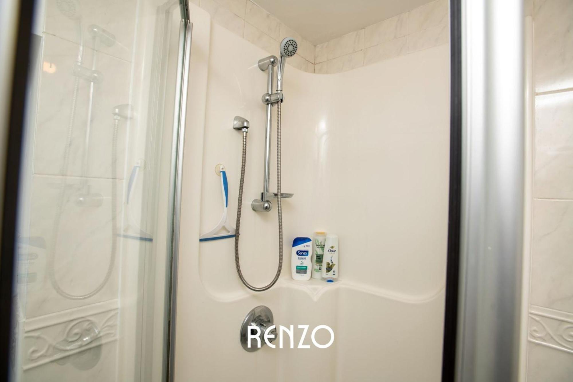 Apartment Incredible And Charming 4-bed In By Renzo, Free Parking, Close To Hospital! *