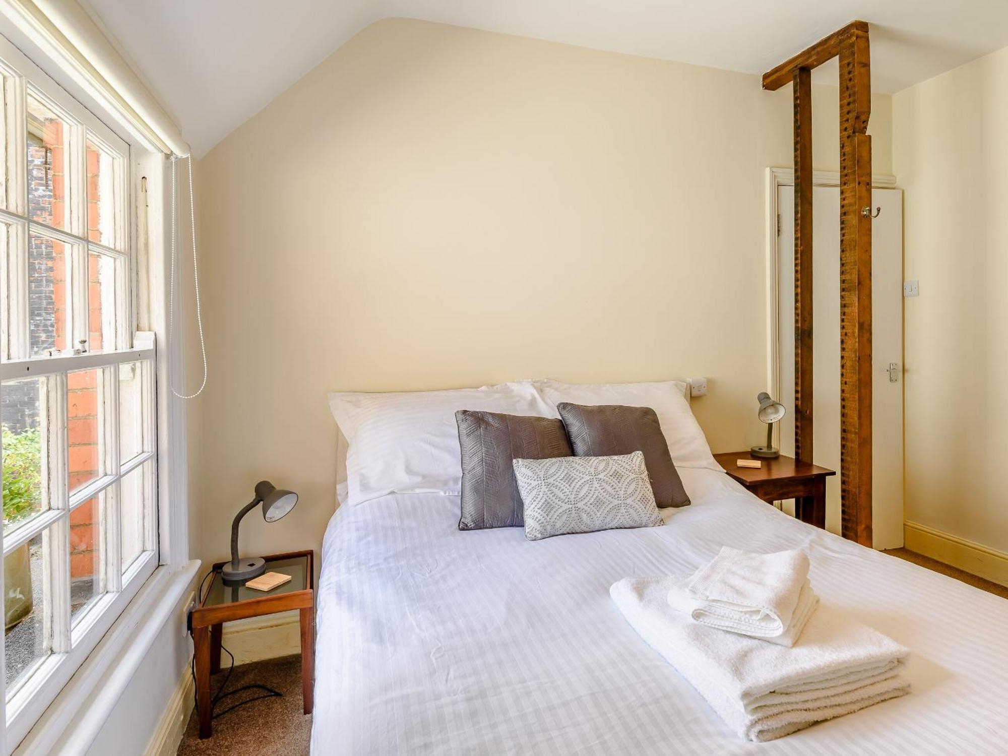 Flat-uk35142 Holiday home