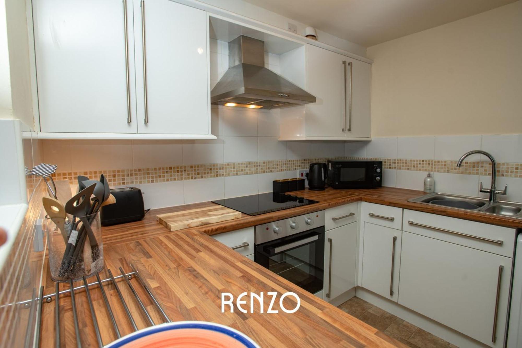 Cosy And Beautiful 2-bed In By Renzo, Free Parking, Close To Centre