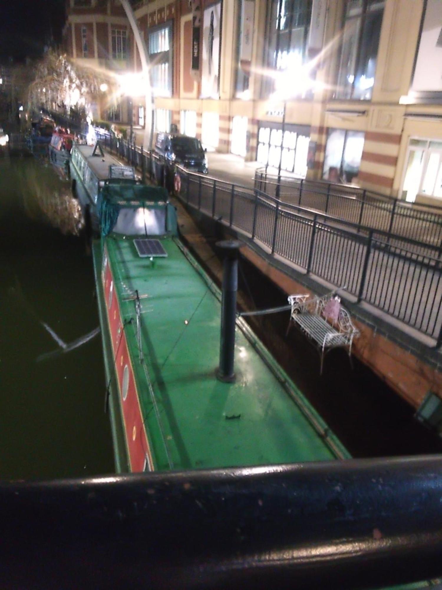 Botel Rosie And Jim Retreat Town Centre With A Hot Tub *