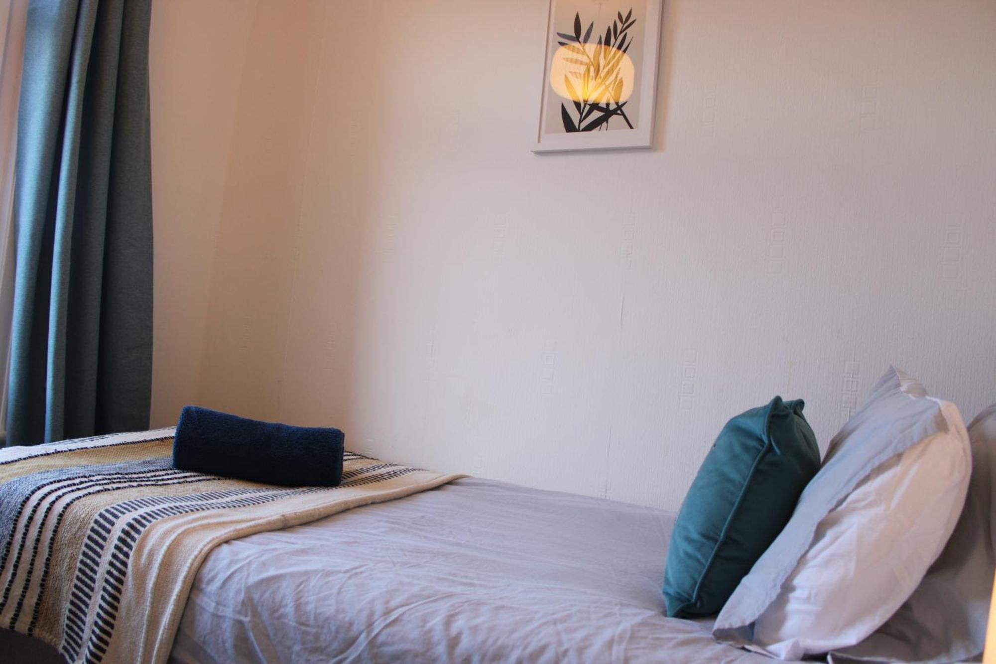 Tennyson Street Central- Spacious 5 Bedroom House, Perfect For Short & Long #business #leisure #contractors #relocators Apartment *