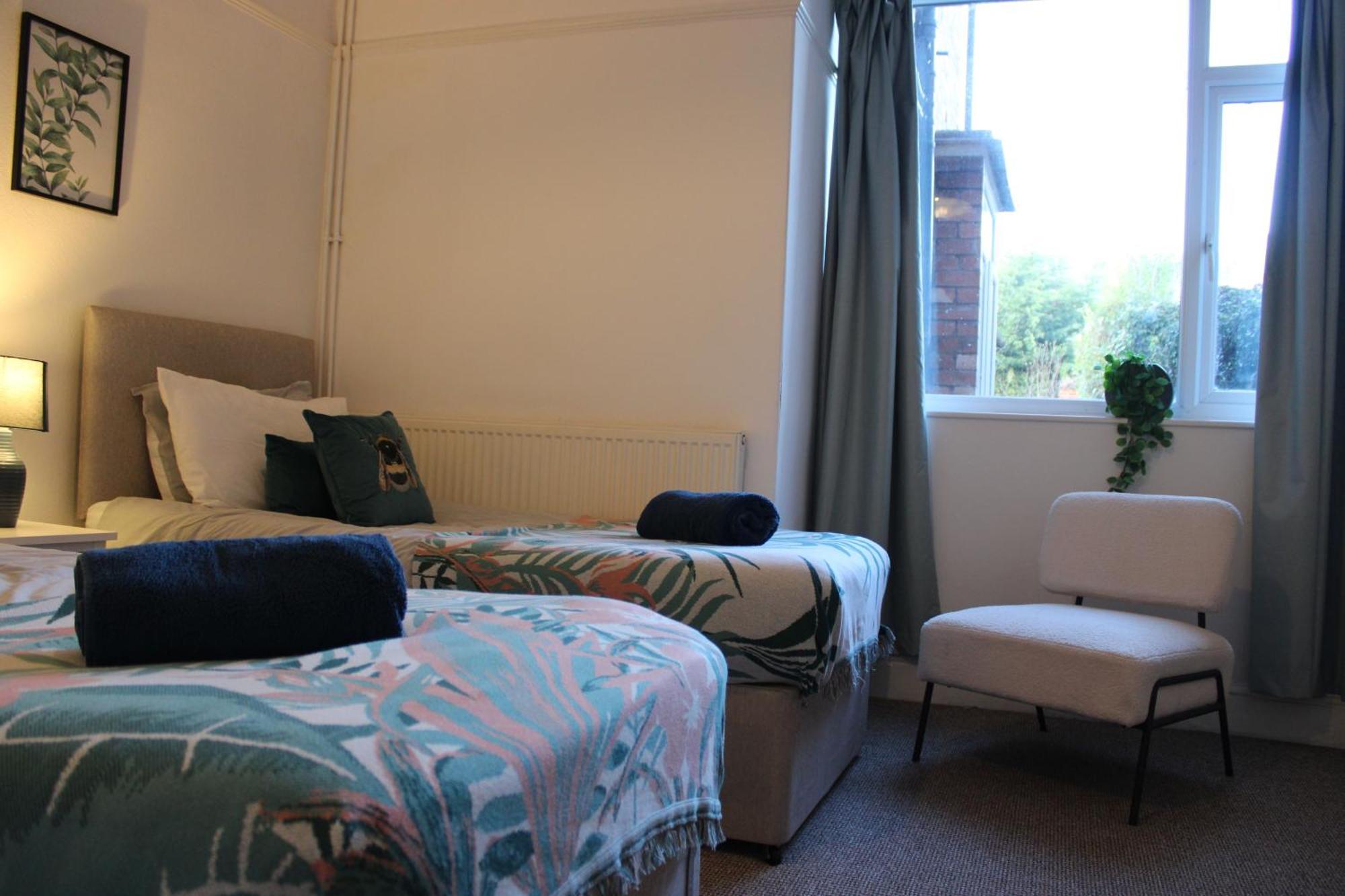 Tennyson Street Central- Spacious 5 Bedroom House, Perfect For Short & Long #business #leisure #contractors #relocators Apartment *