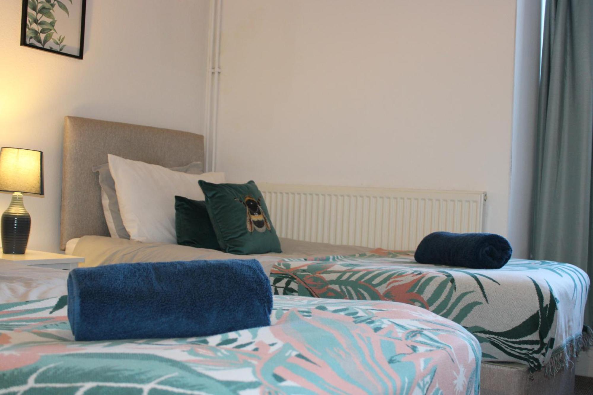 Tennyson Street Central- Spacious 5 Bedroom House, Perfect For Short & Long #business #leisure #contractors #relocators Apartment Lincoln