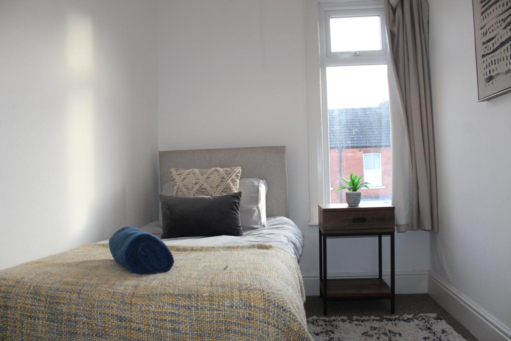 Apartment Tennyson Street Central- Spacious 5 Bedroom House, Perfect For Short & Long #business #leisure #contractors #relocators Lincoln