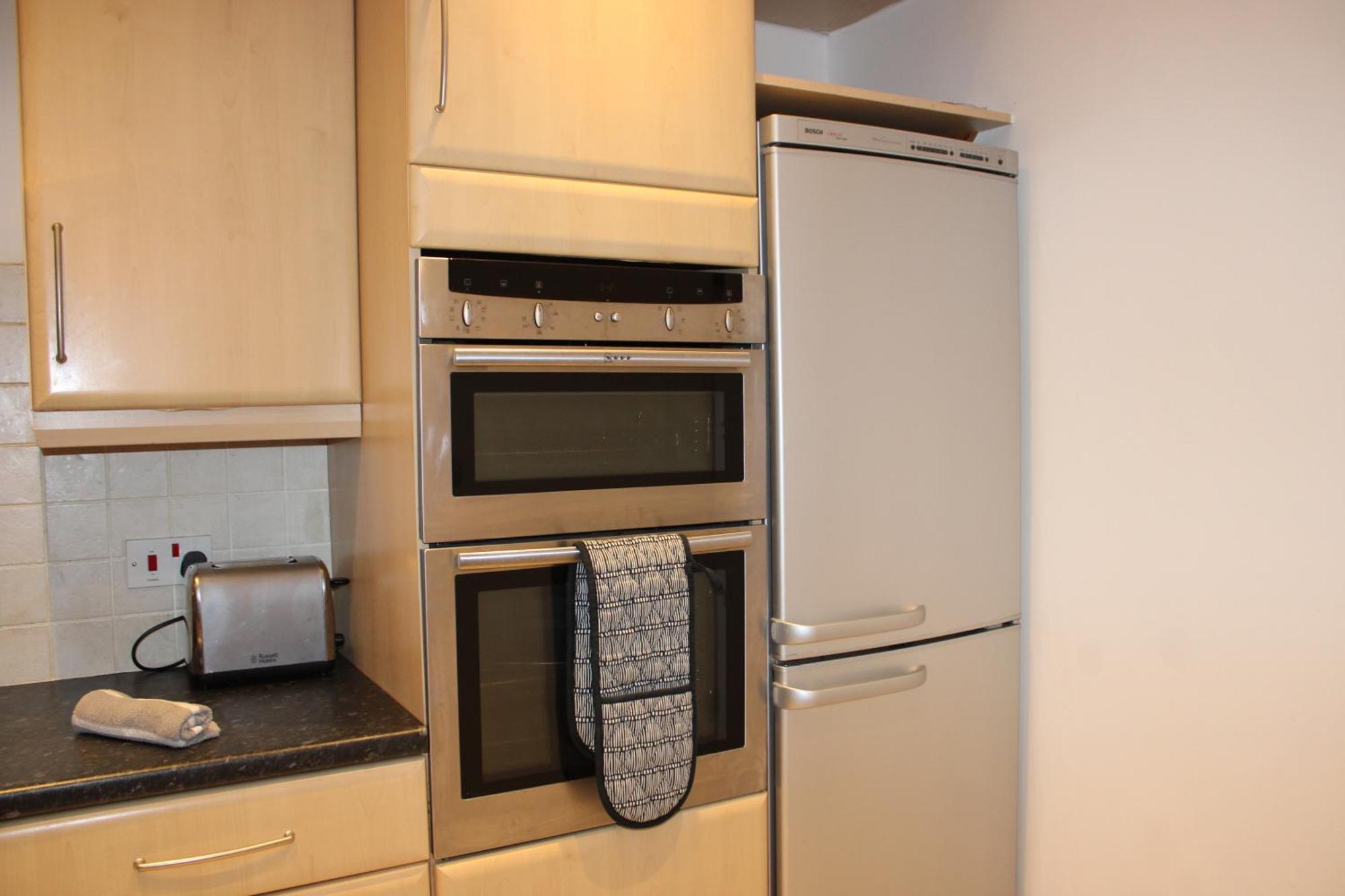 Tennyson Street Central- Spacious 5 Bedroom House, Perfect For Short & Long #business #leisure #contractors #relocators *