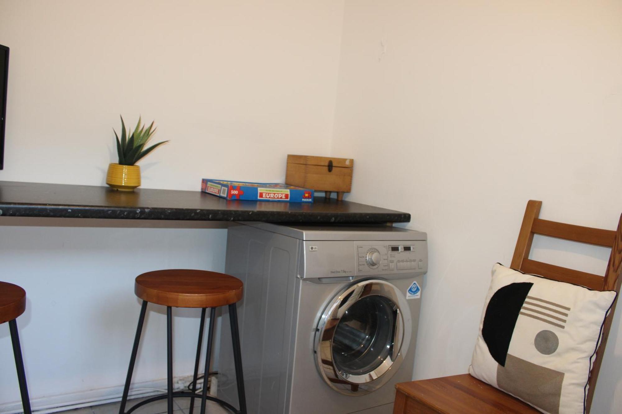 Tennyson Street Central- Spacious 5 Bedroom House, Perfect For Short & Long #business #leisure #contractors #relocators *
