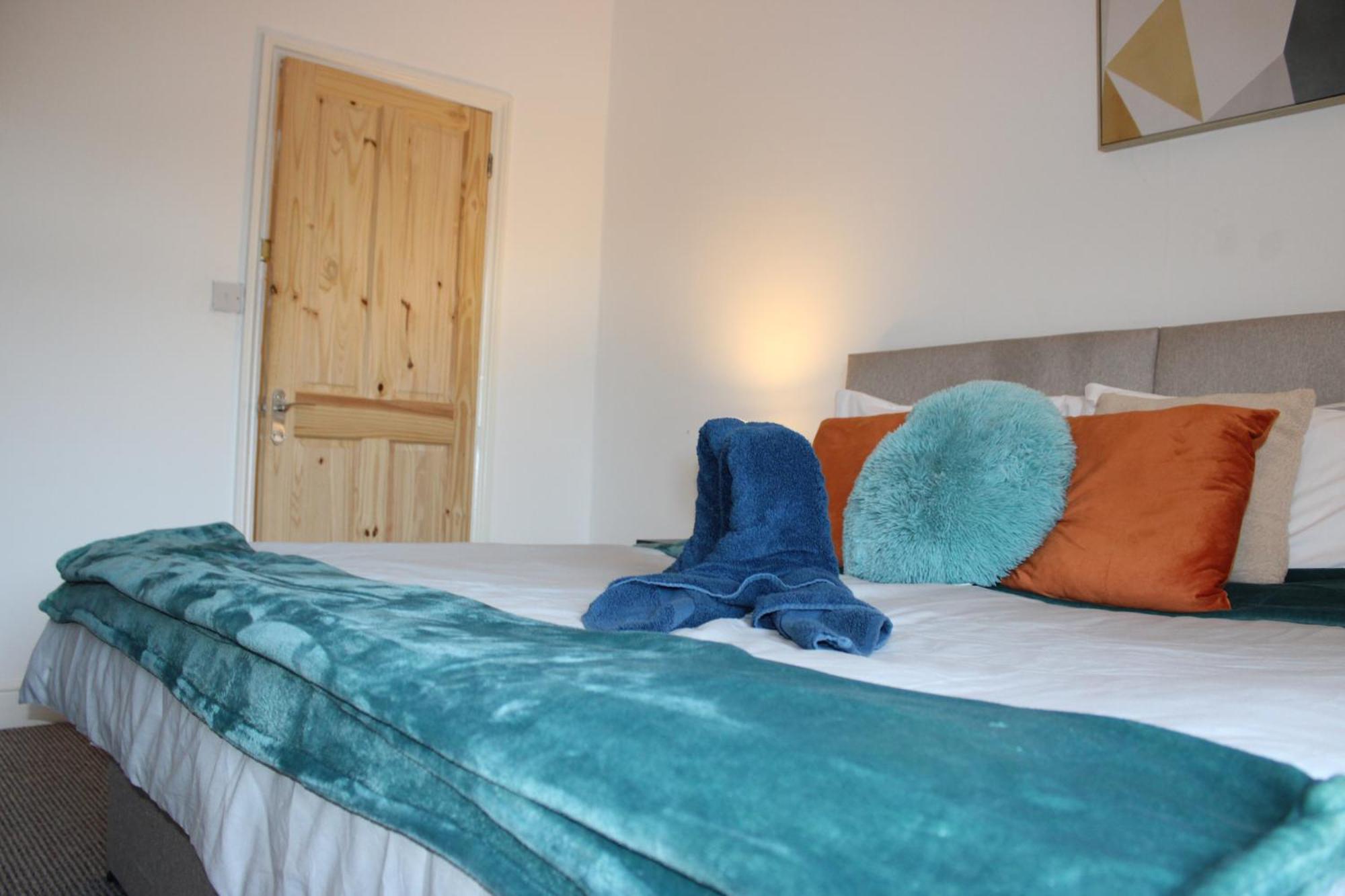 Tennyson Street Central- Spacious 5 Bedroom House, Perfect For Short & Long #business #leisure #contractors #relocators