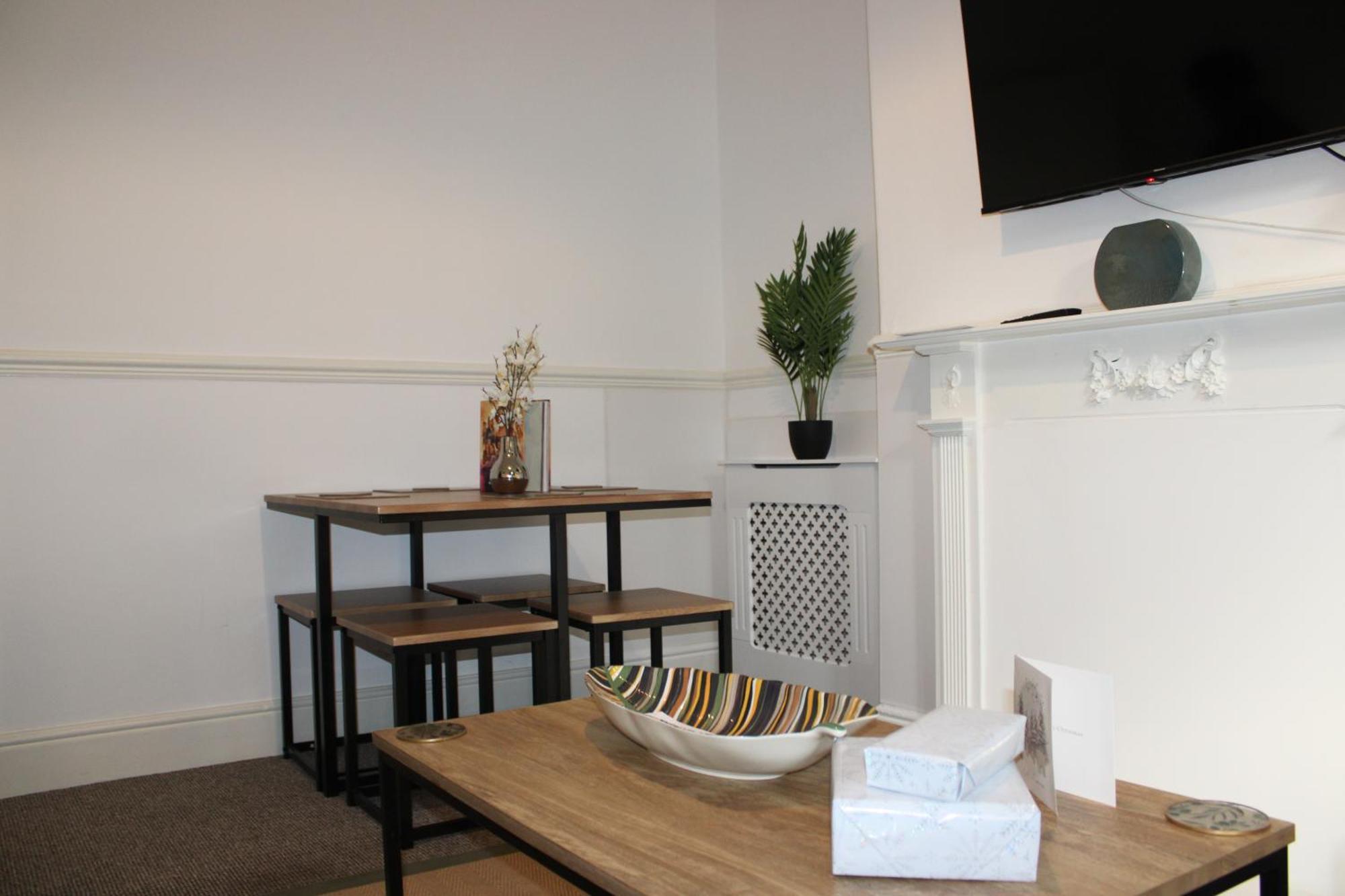 Apartment Tennyson Street Central- Spacious 5 Bedroom House, Perfect For Short & Long #business #leisure #contractors #relocators *