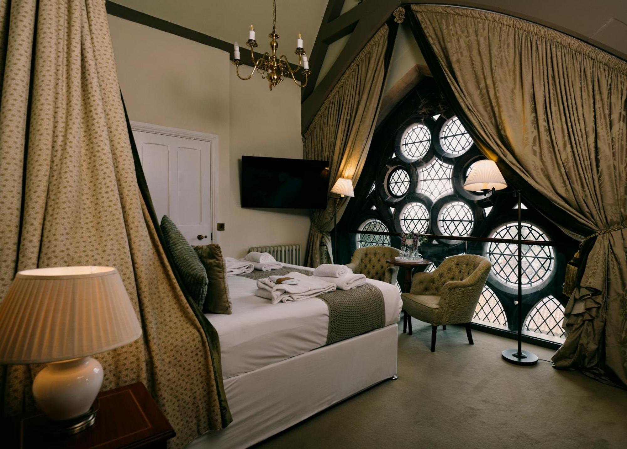 The Old Palace 3*