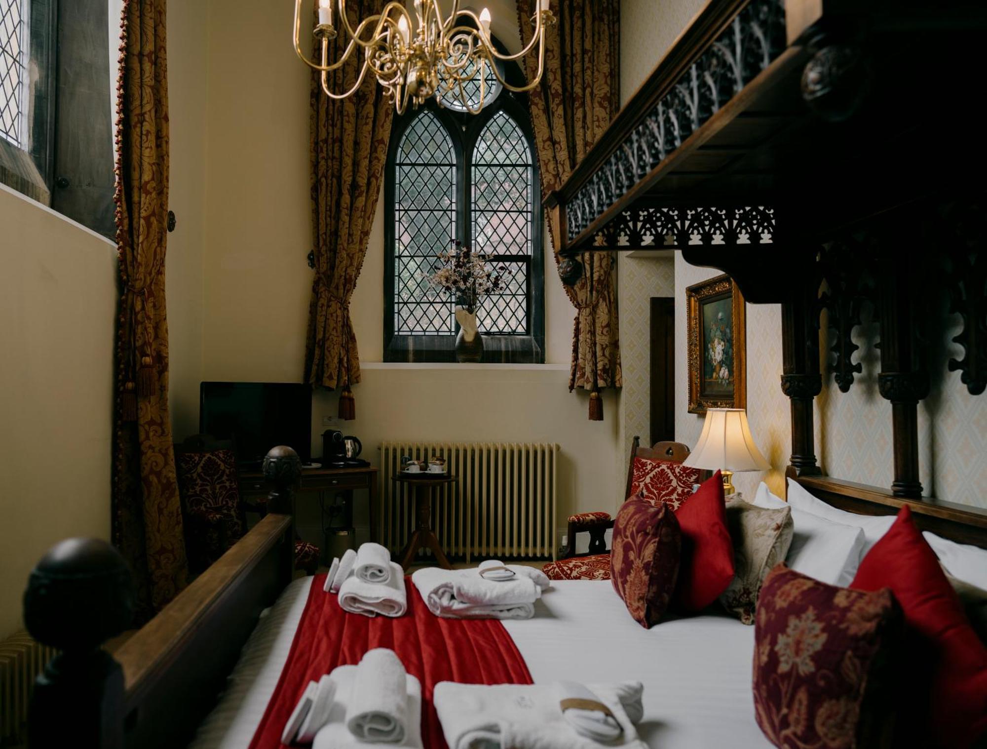 The Old Palace 3*