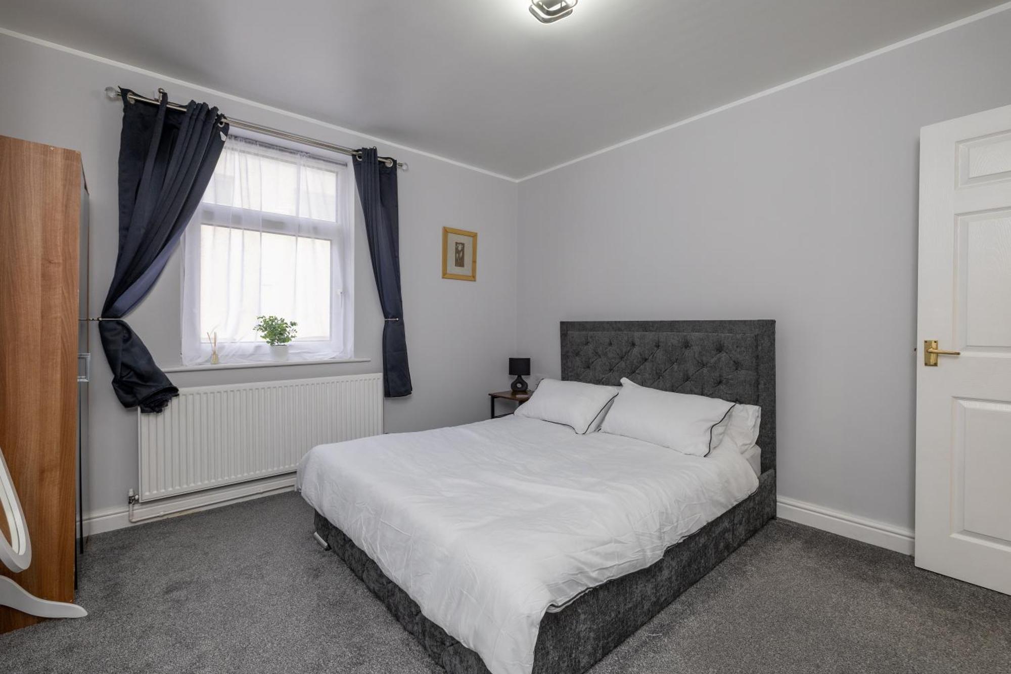 Rumbold House - - Sleeps Up To 5 Holiday home