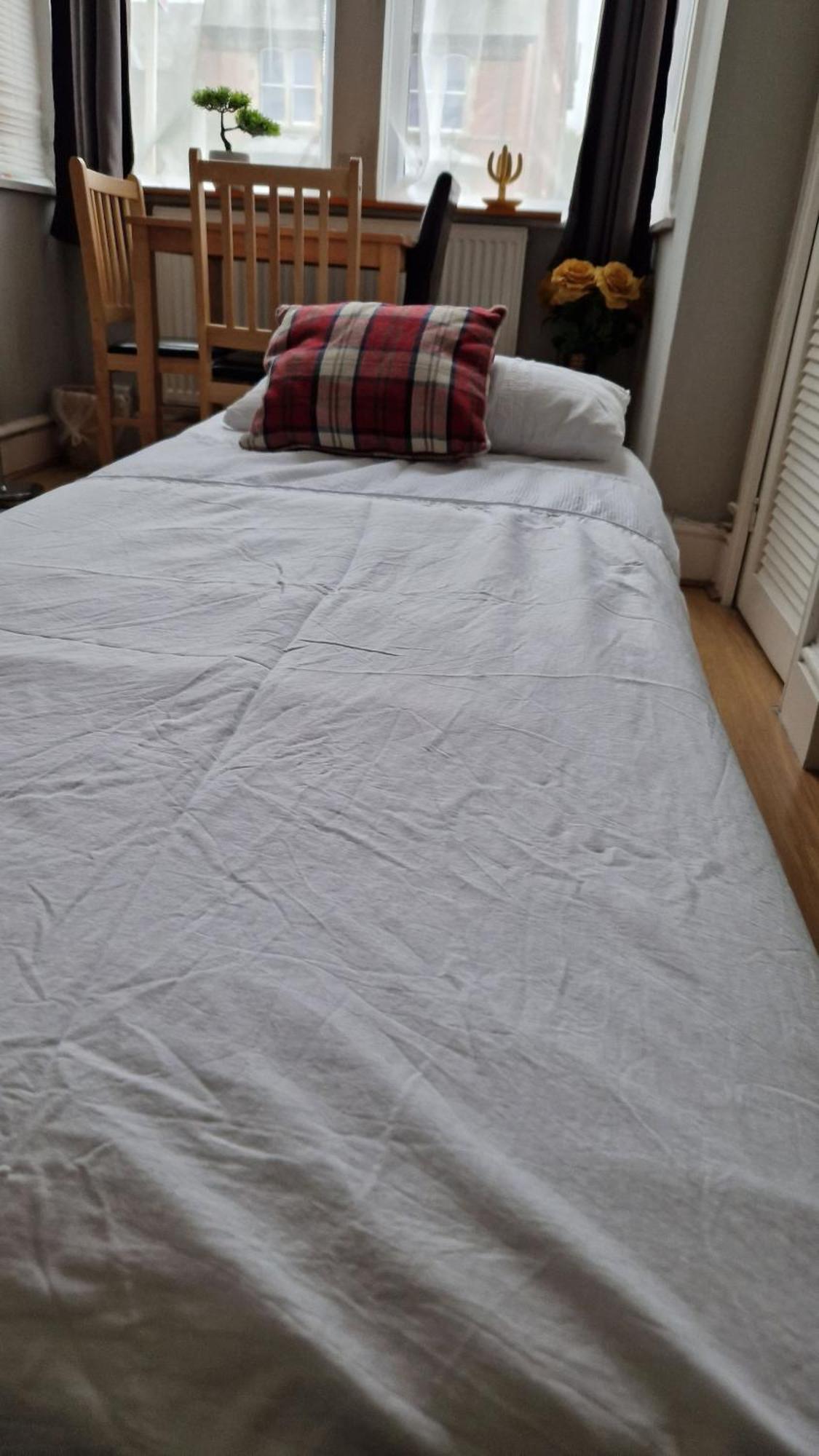 Apartment Spacious 1 Bedroom Near Centre Amenities
