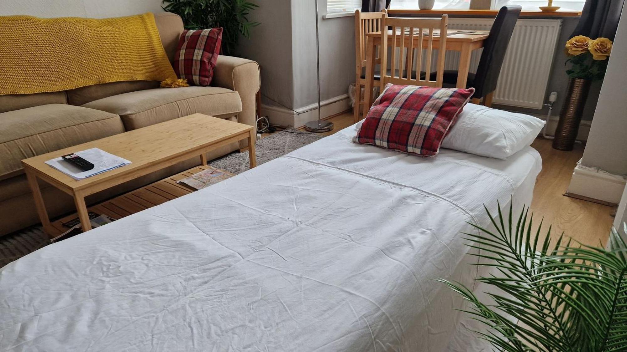 Apartment Spacious 1 Bedroom Near Centre Amenities *