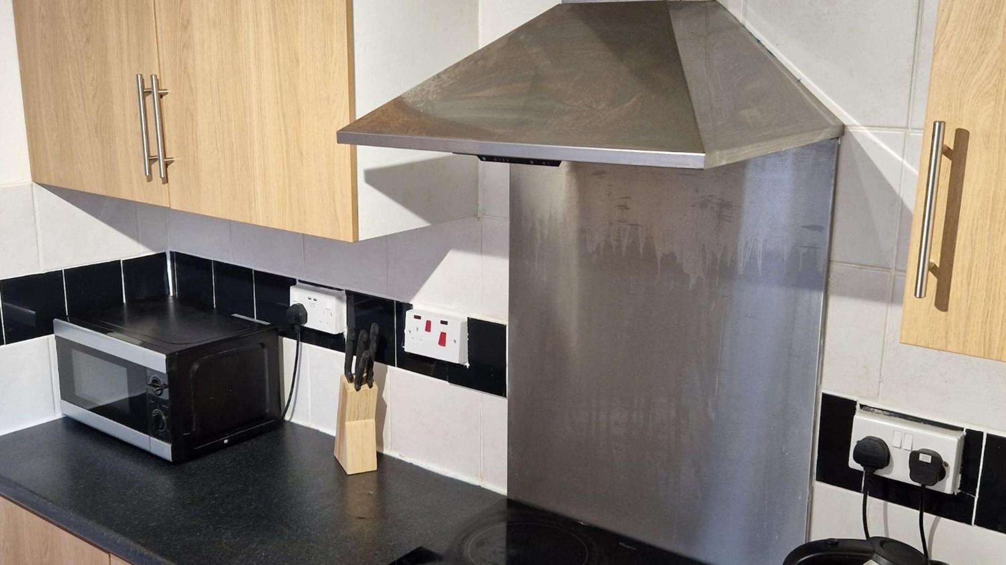 Apartment Spacious 1 Bedroom Near Centre Amenities *