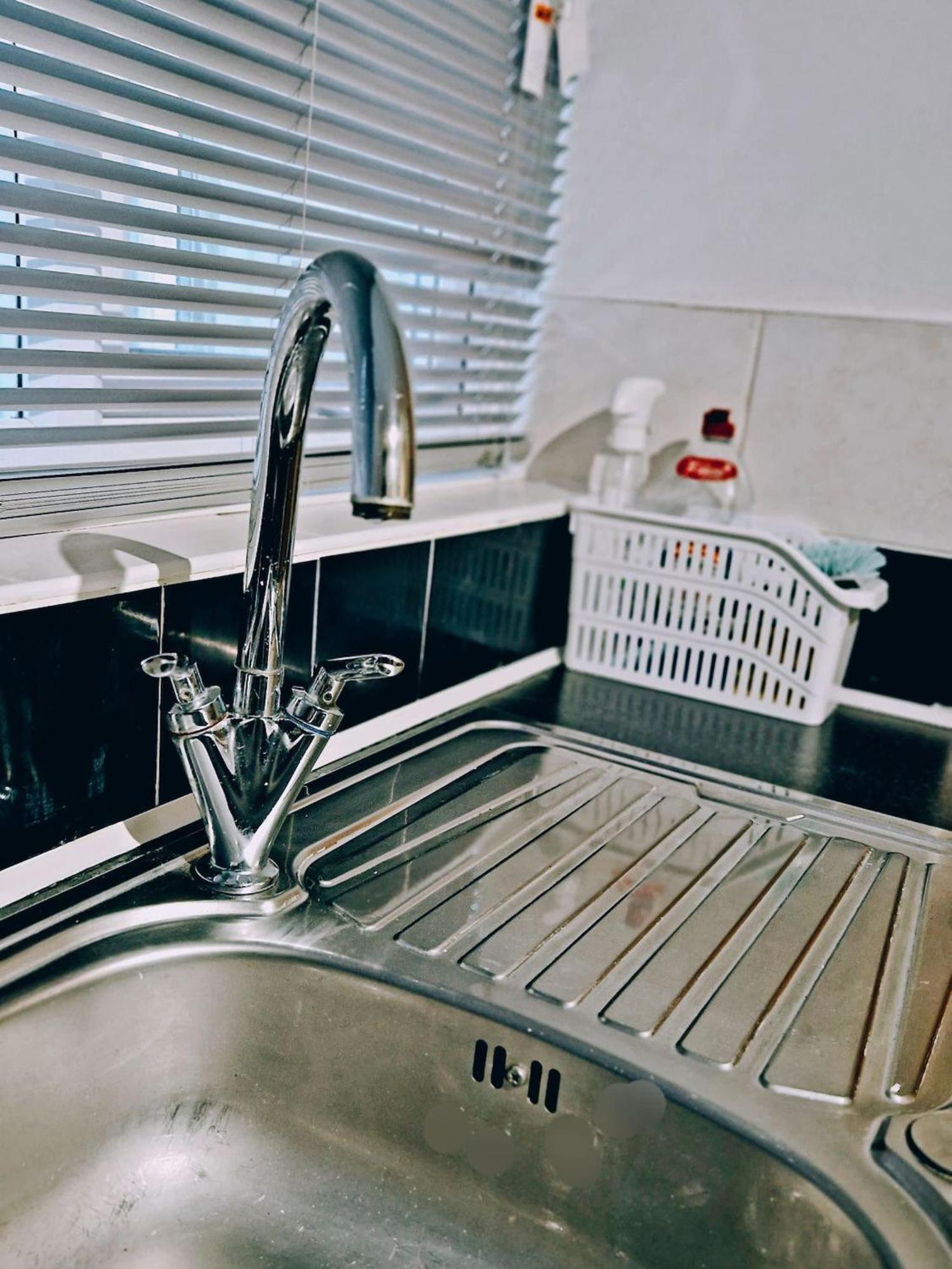 Spacious 1 Bedroom Near Centre Amenities *