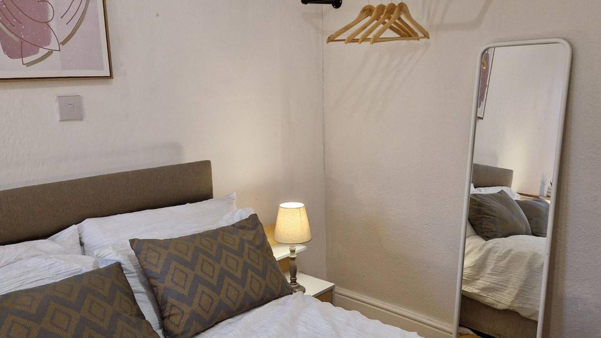Apartment Spacious 1 Bedroom Near Centre Amenities