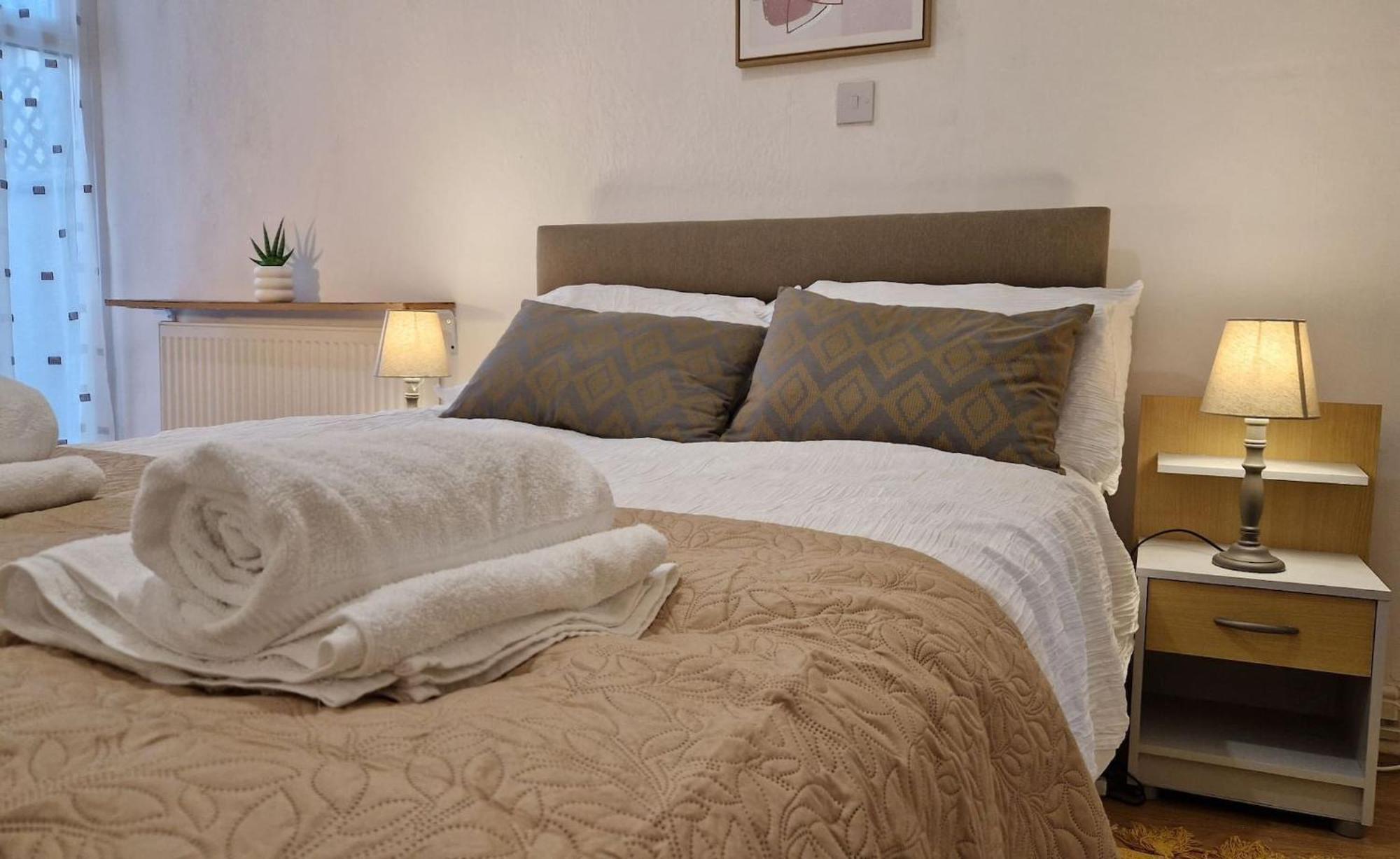 Apartment Spacious 1 Bedroom Near Centre Amenities *