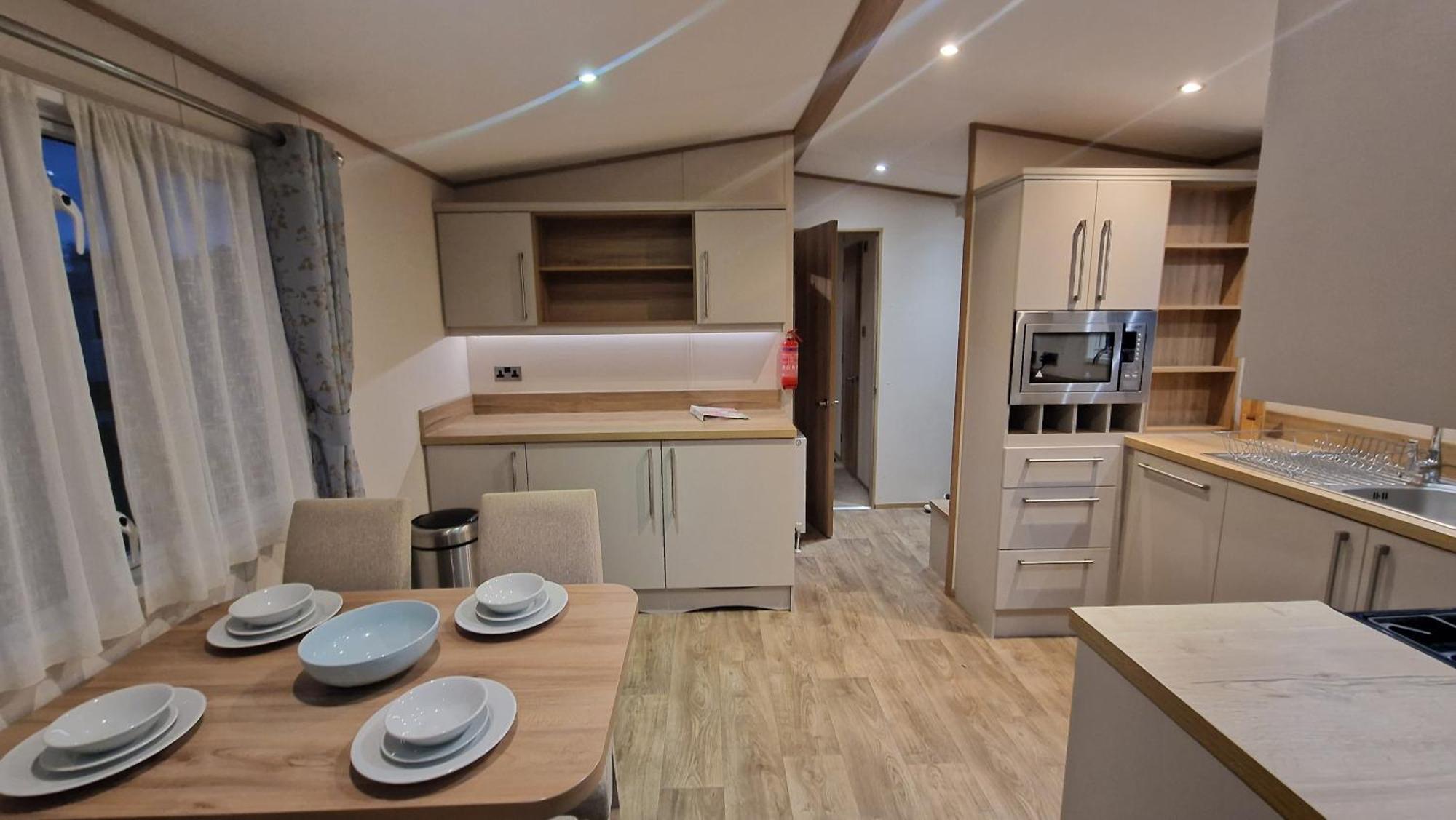 Campsite Luxury Caravan With Hot Tub On Tattershall Lakes Lincoln