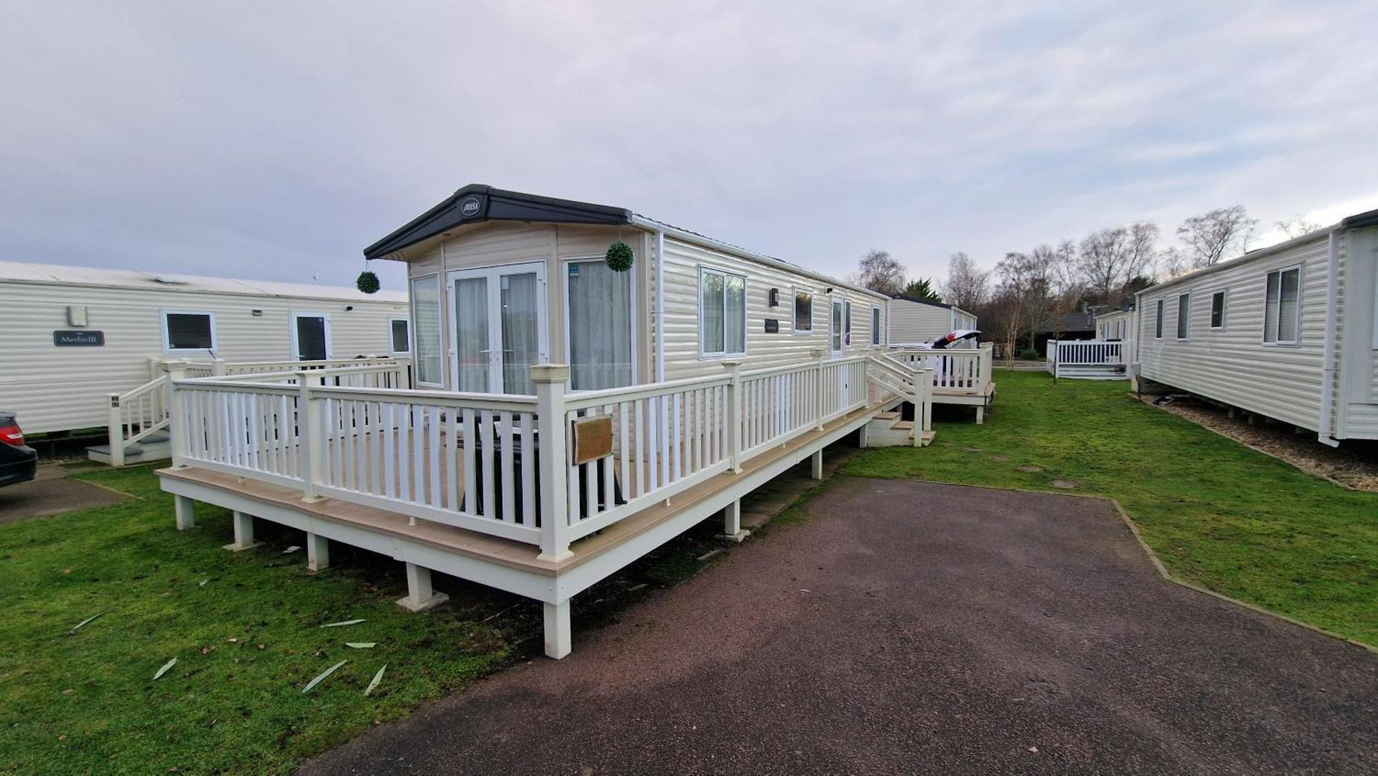Campsite Luxury Caravan With Hot Tub On Tattershall Lakes *