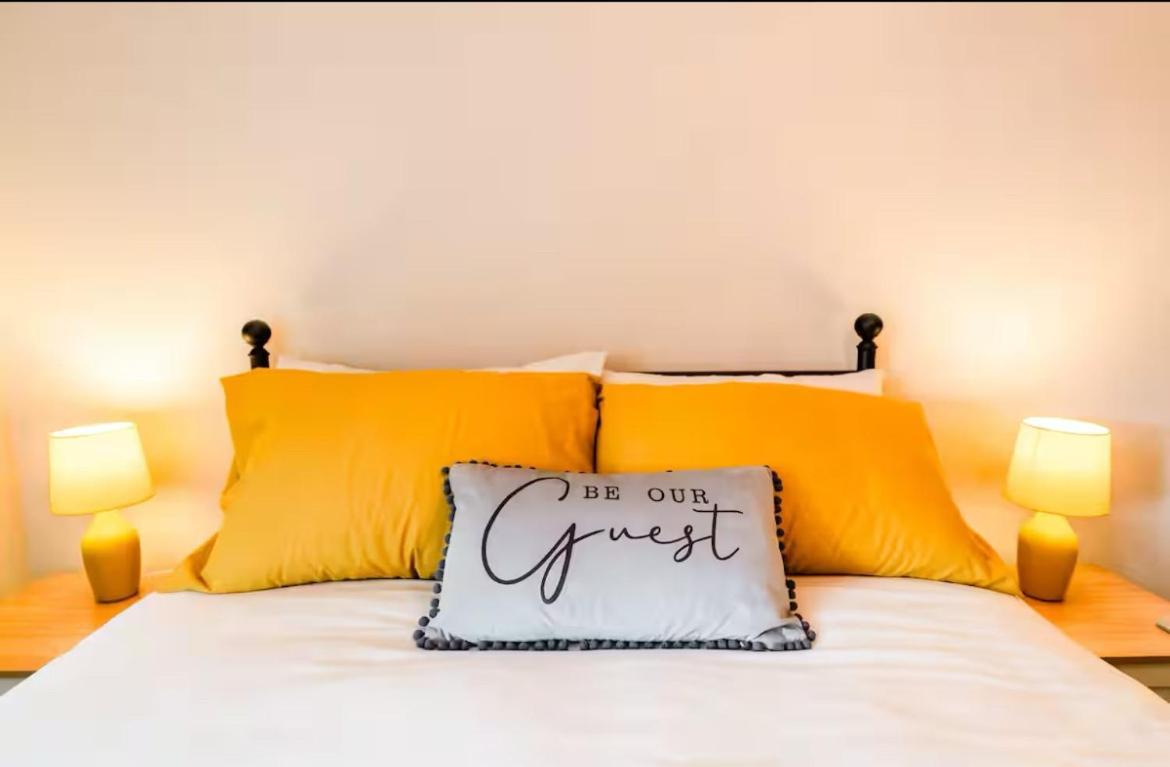 Spacious In - Steeple View House, Sleeps 4, Free Parking *