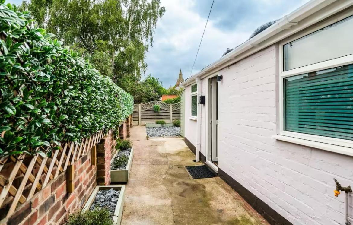 Spacious In - Steeple View House, Sleeps 4, Free Parking Holiday home