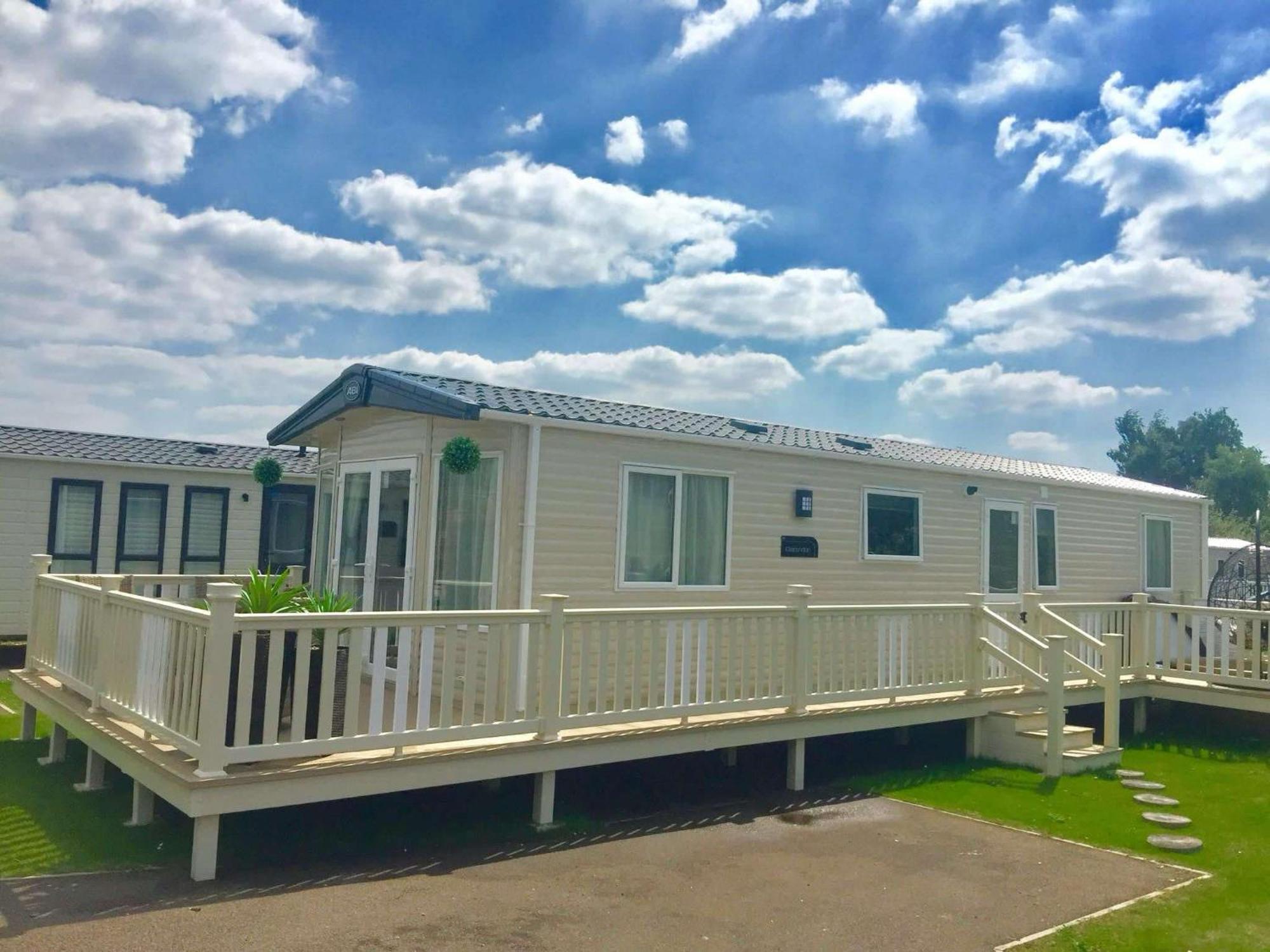 Campsite Luxury Caravan With Hot Tub On Tattershall Lakes *