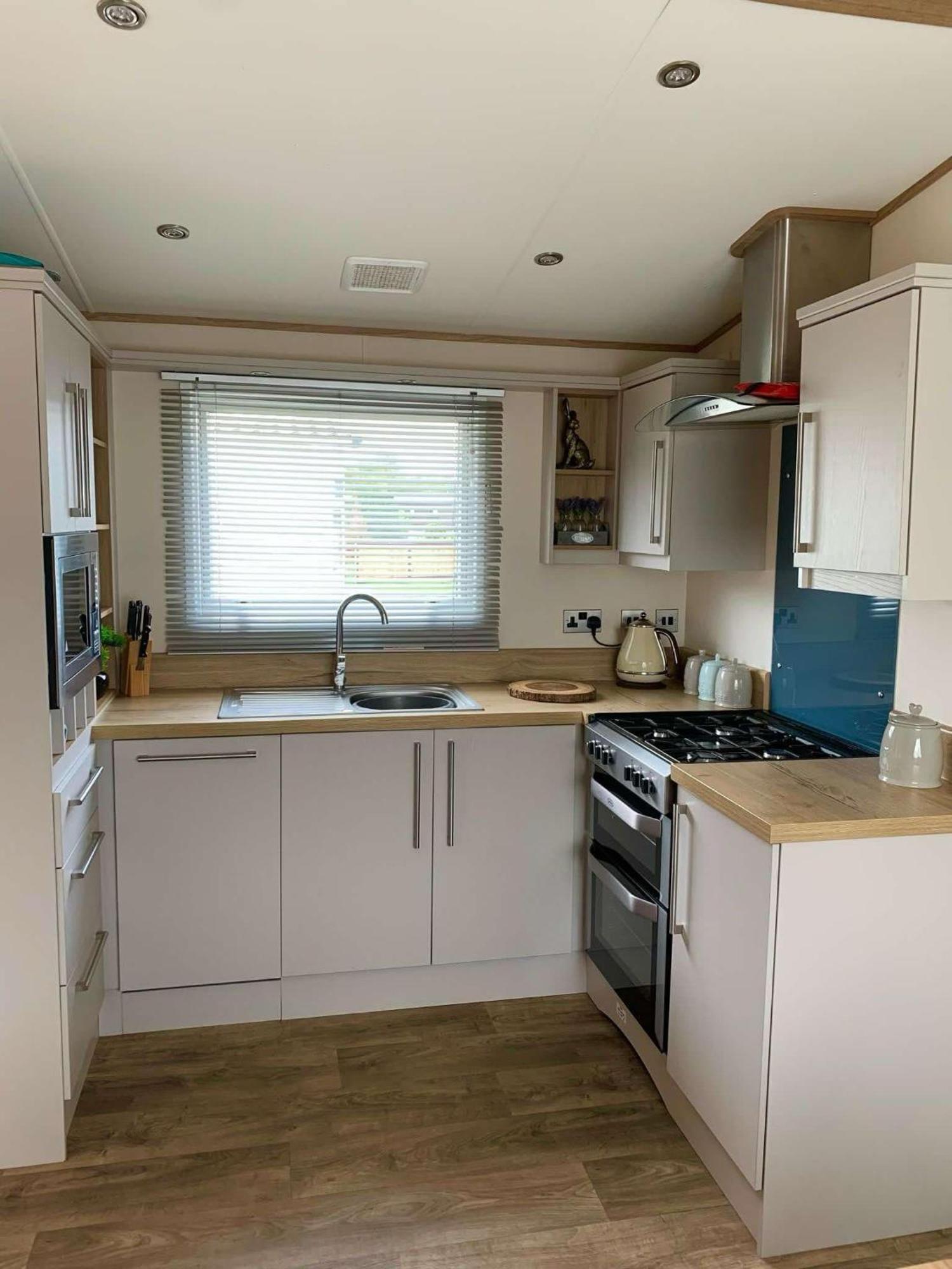 Luxury Caravan With Hot Tub On Tattershall Lakes Campsite Lincoln