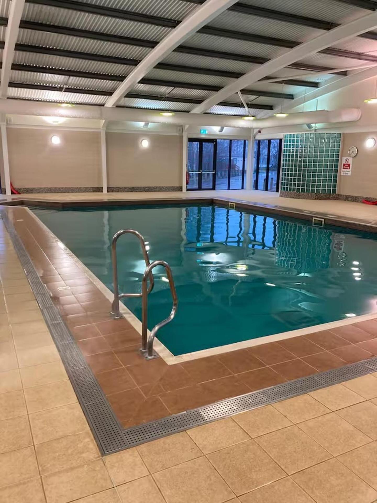 Caravan-sleep8-hottub-freep-balcony-familyfriendly * Lincoln
