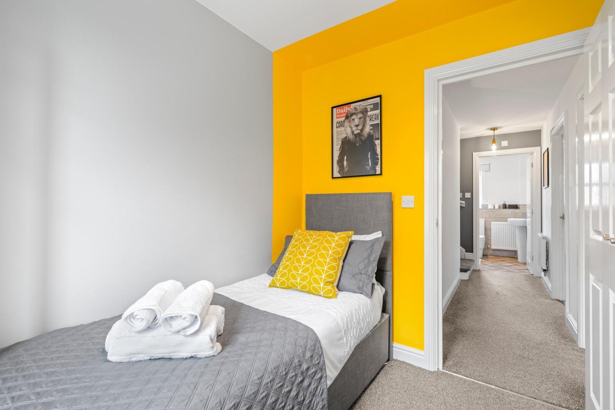 4 Bed Luxury Townhouse - Parking - * Lincoln