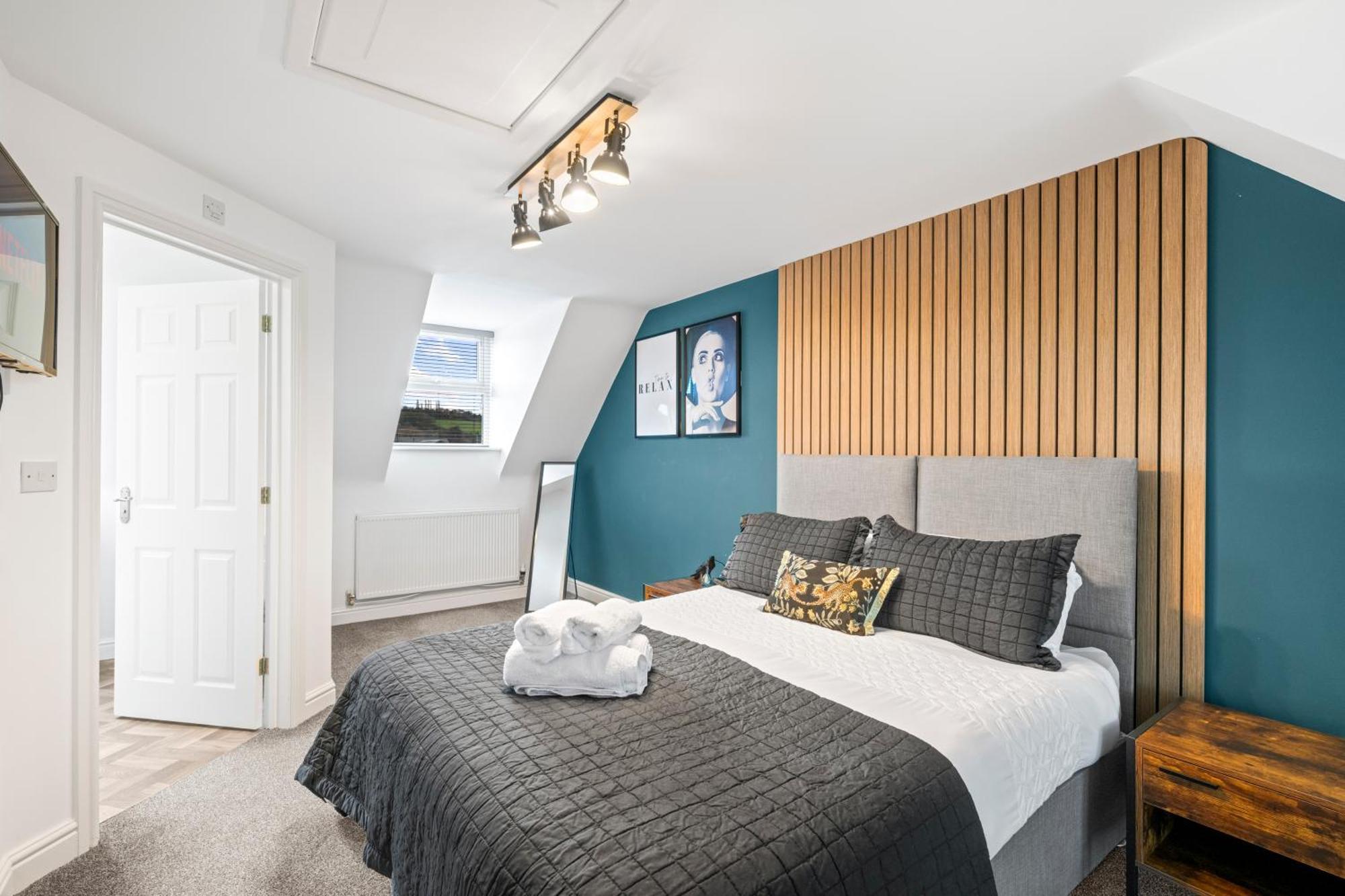 Holiday home 4 Bed Luxury Townhouse - Parking -