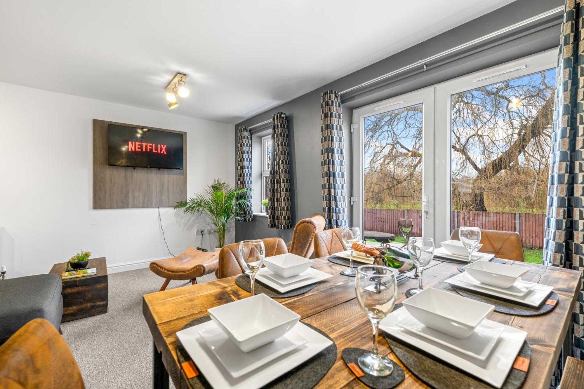 4 Bed Luxury Townhouse - Parking - * Lincoln