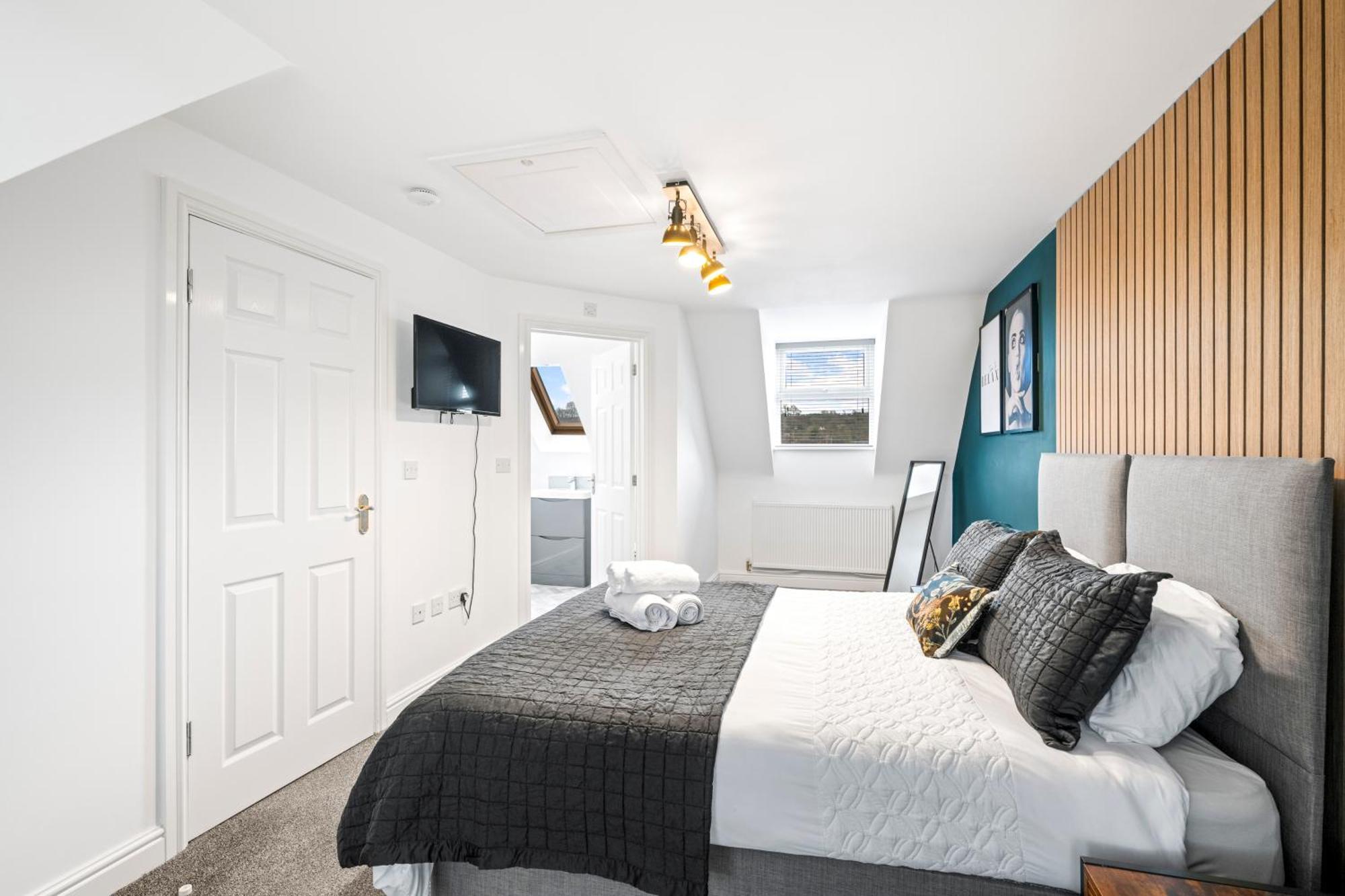 Holiday home 4 Bed Luxury Townhouse - Parking - *