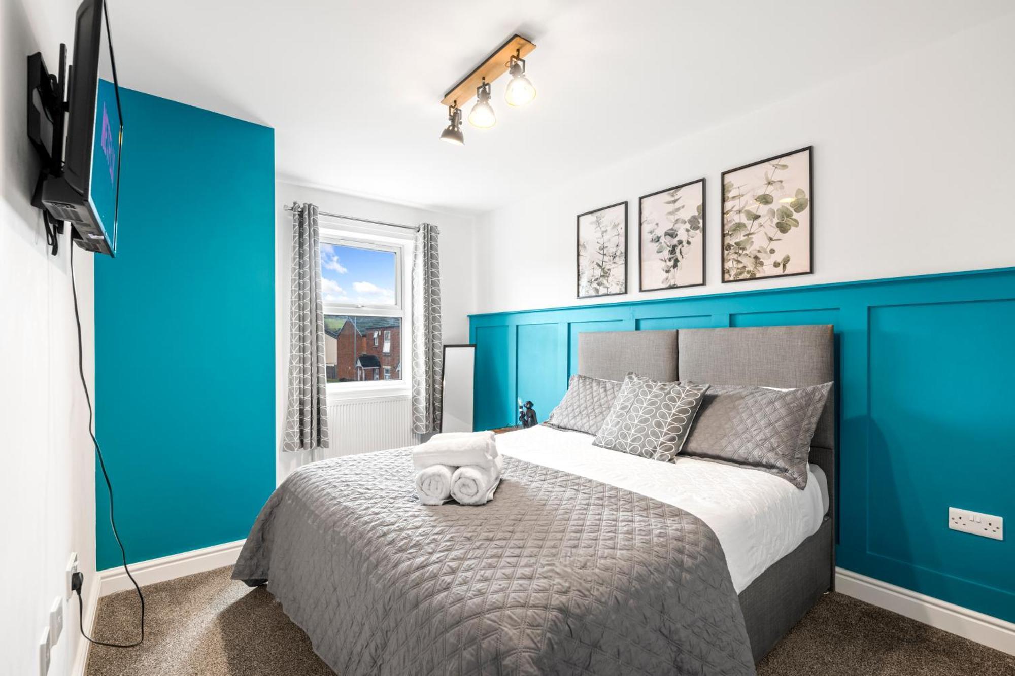 4 Bed Luxury Townhouse - Parking - *