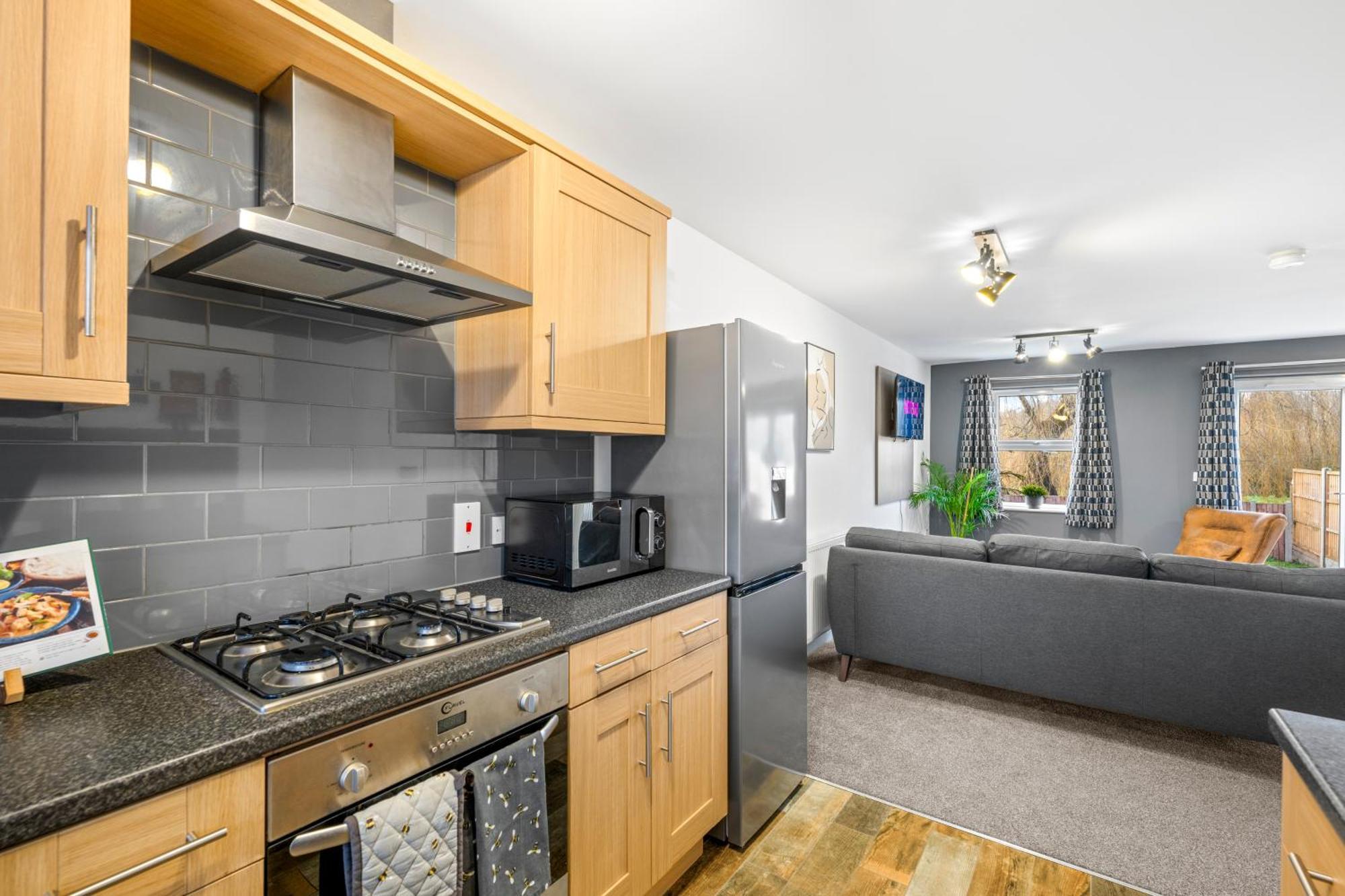 4 Bed Luxury Townhouse - Parking - * Lincoln
