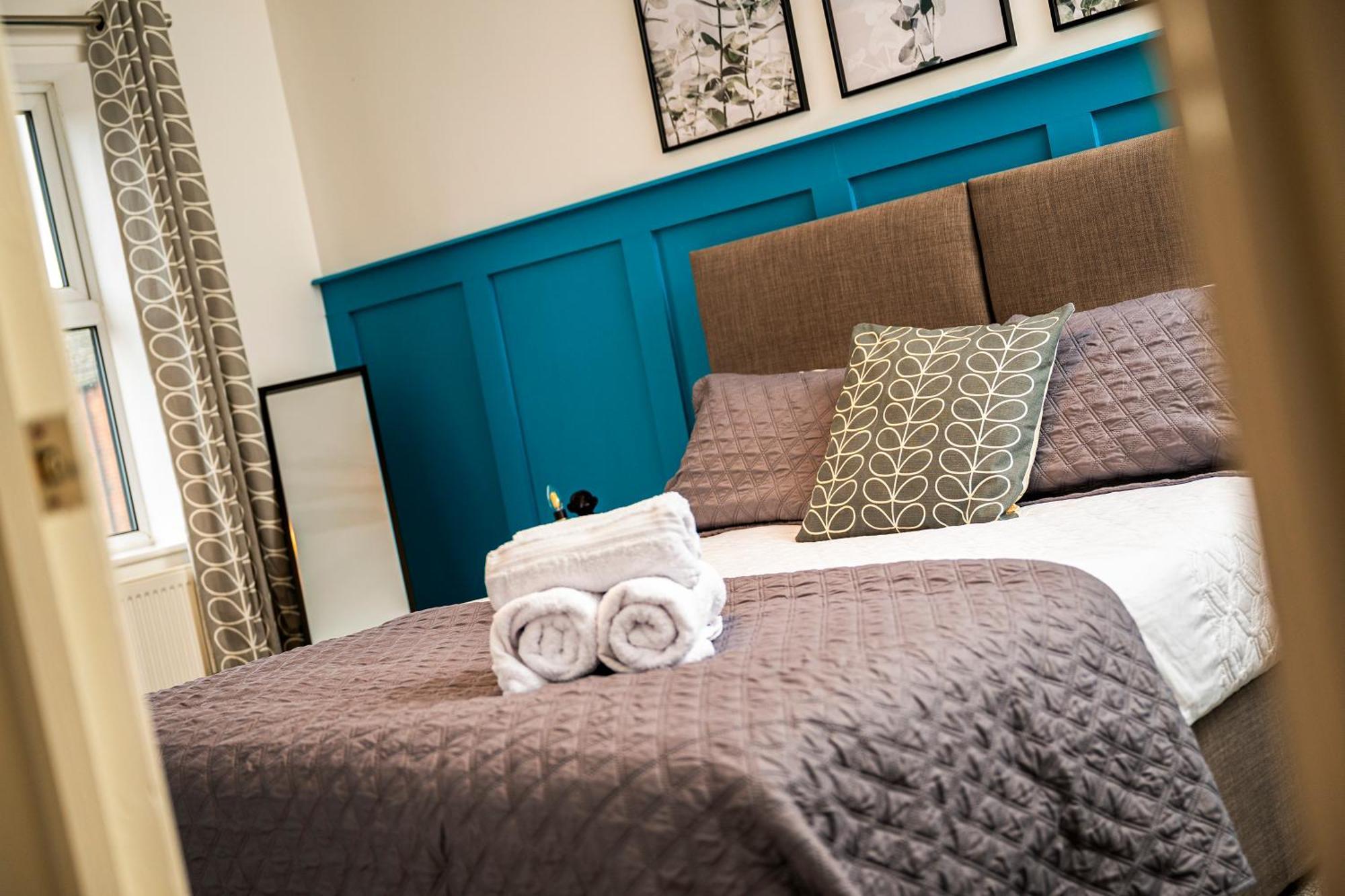 4 Bed Luxury Townhouse - Parking - Holiday home