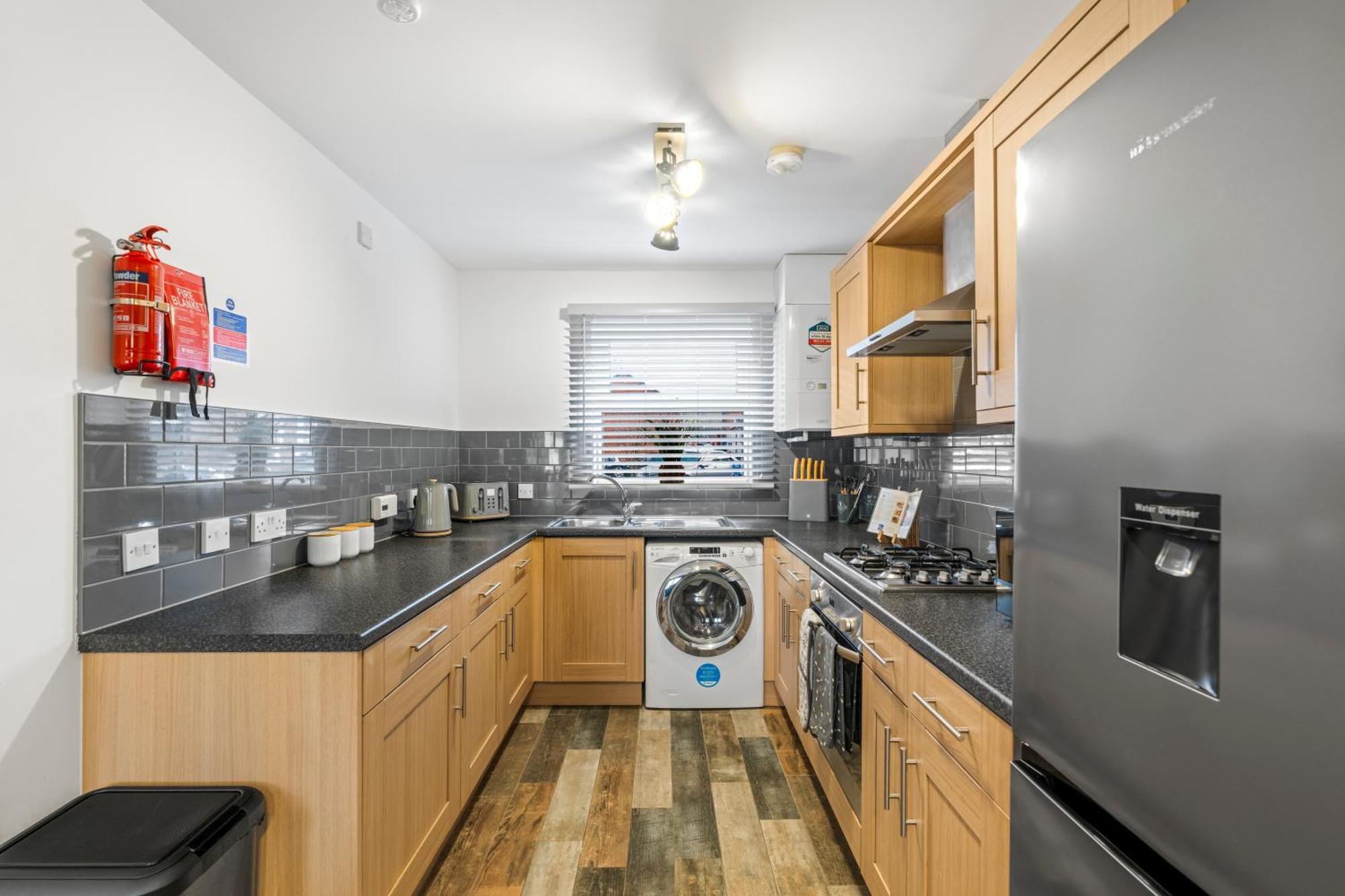 4 Bed Luxury Townhouse - Parking - *