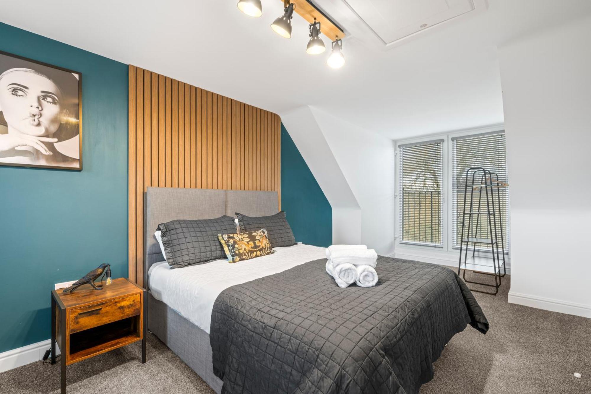 4 Bed Luxury Townhouse - Parking -