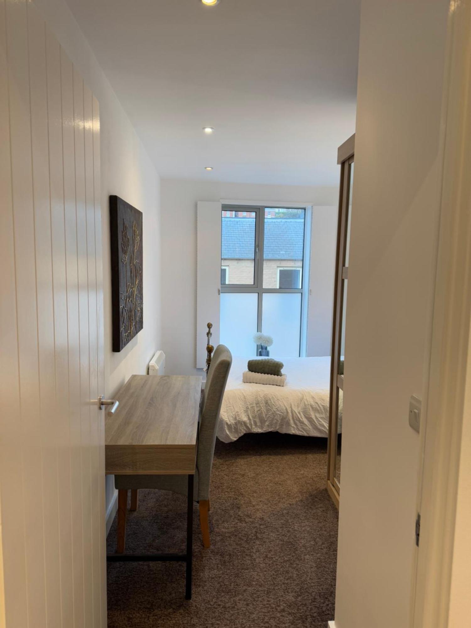 Cathedral View Apartment: Modern With Parking *