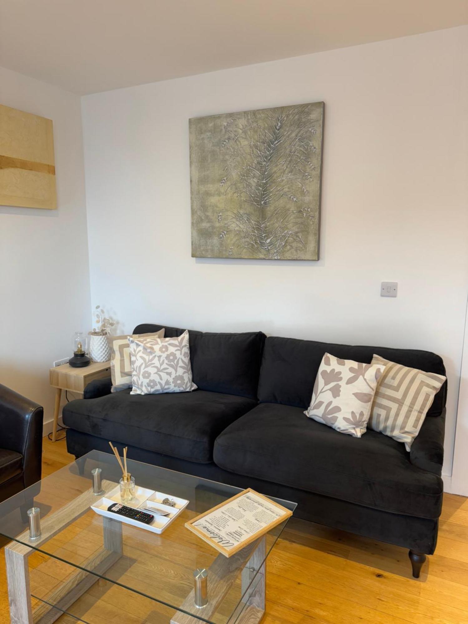 Cathedral View Apartment: Modern With Parking Lincoln