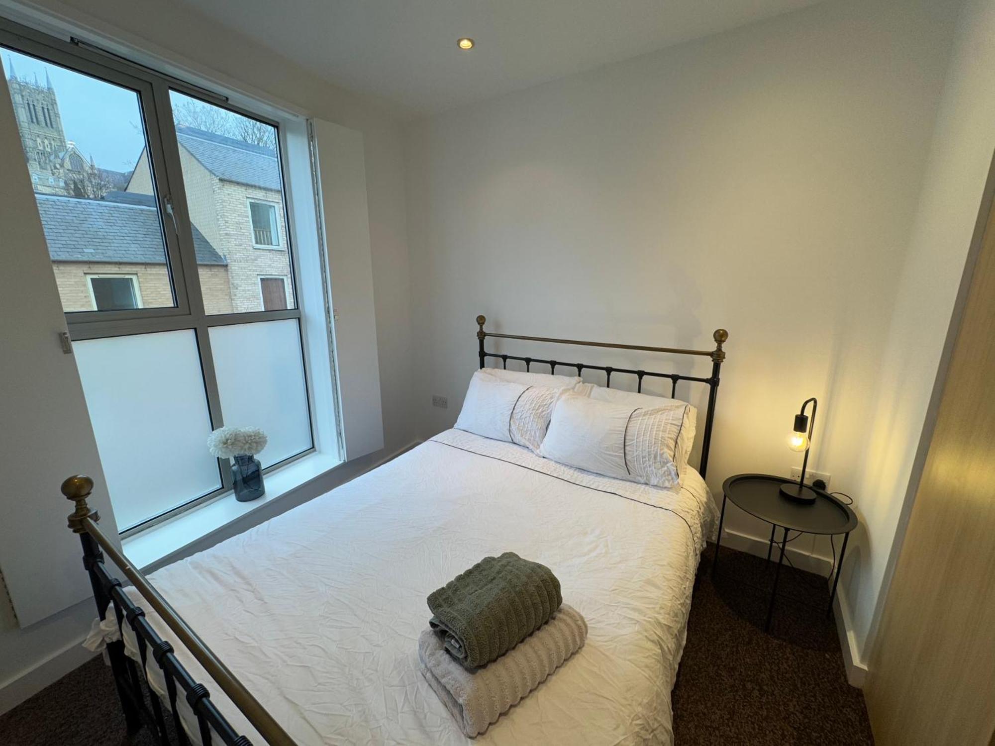 Cathedral View Apartment: Modern With Parking Apartment