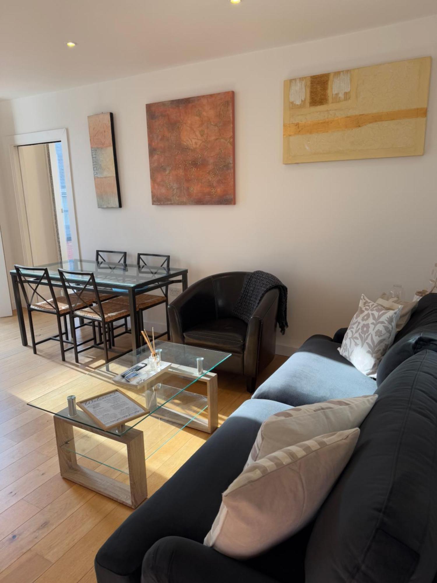 Cathedral View Apartment: Modern With Parking *