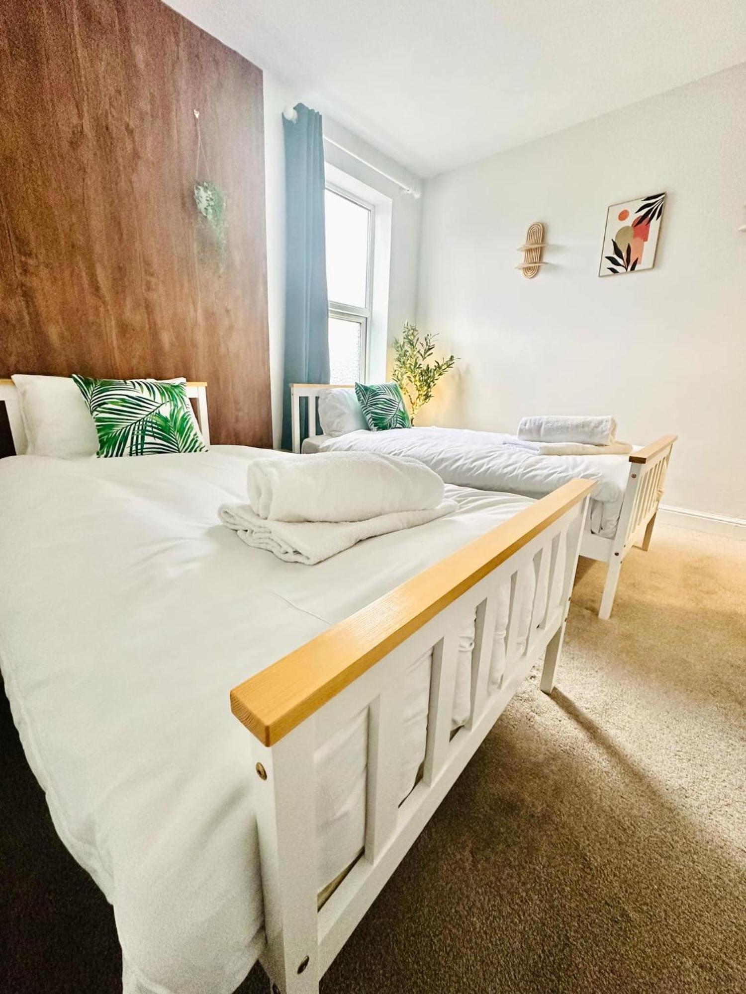 Apartment Three Bedroom House Lincoln 10 Mins Walk To Brayford Wharf And Free Parking *