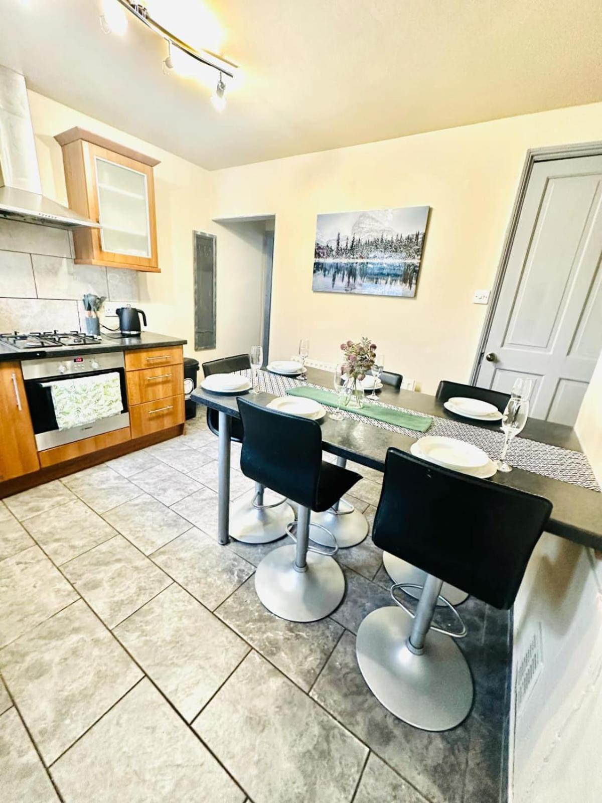 Three Bedroom House Lincoln 10 Mins Walk To Brayford Wharf And Free Parking Apartment Lincoln