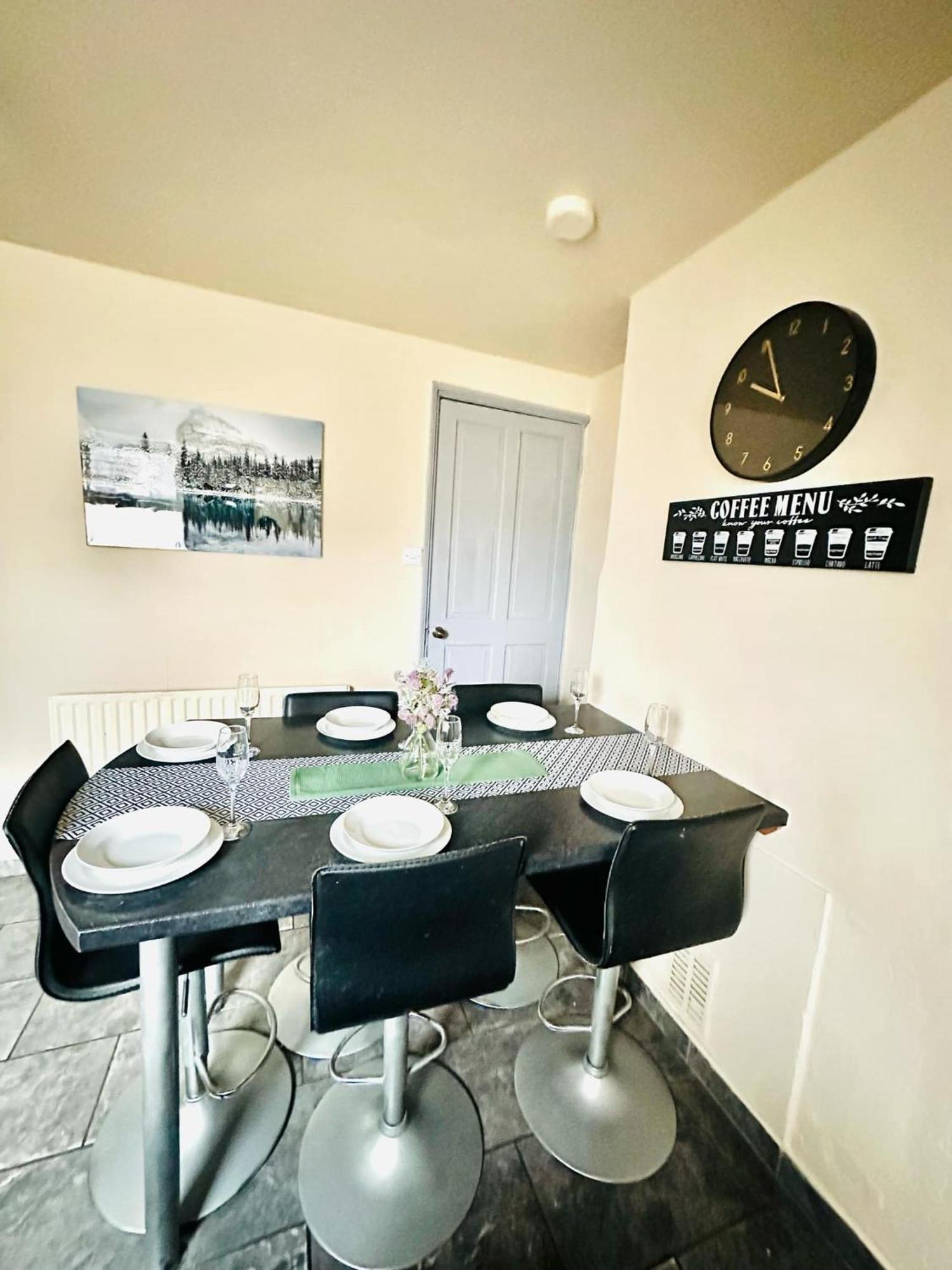 Three Bedroom House Lincoln 10 Mins Walk To Brayford Wharf And Free Parking *