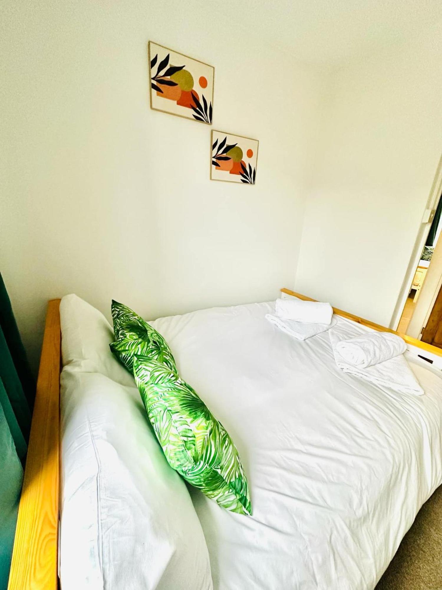 Apartment Three Bedroom House Lincoln 10 Mins Walk To Brayford Wharf And Free Parking